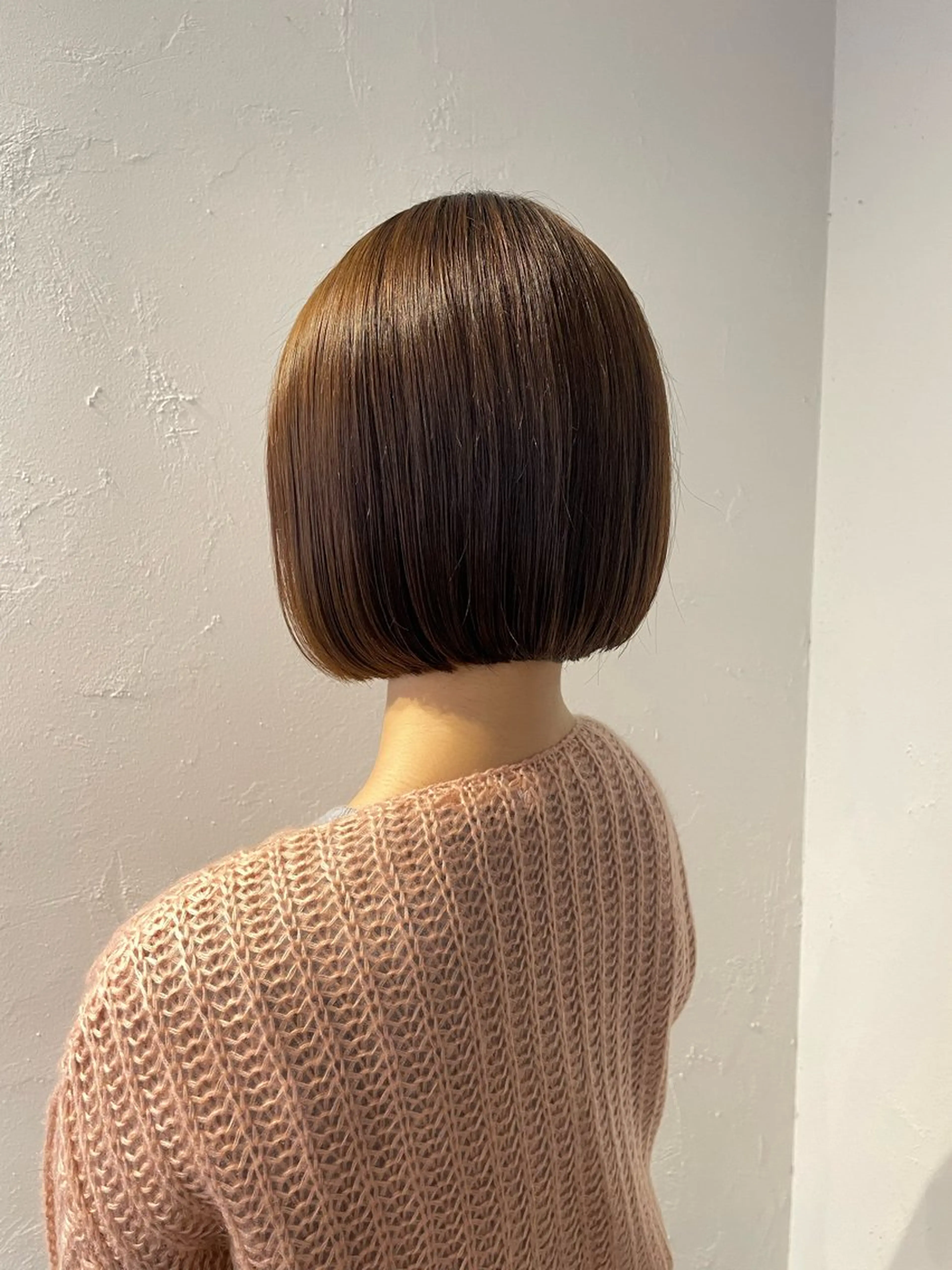 ショート ボブ mina / 透明感ベージュカラーのヘアスタイル