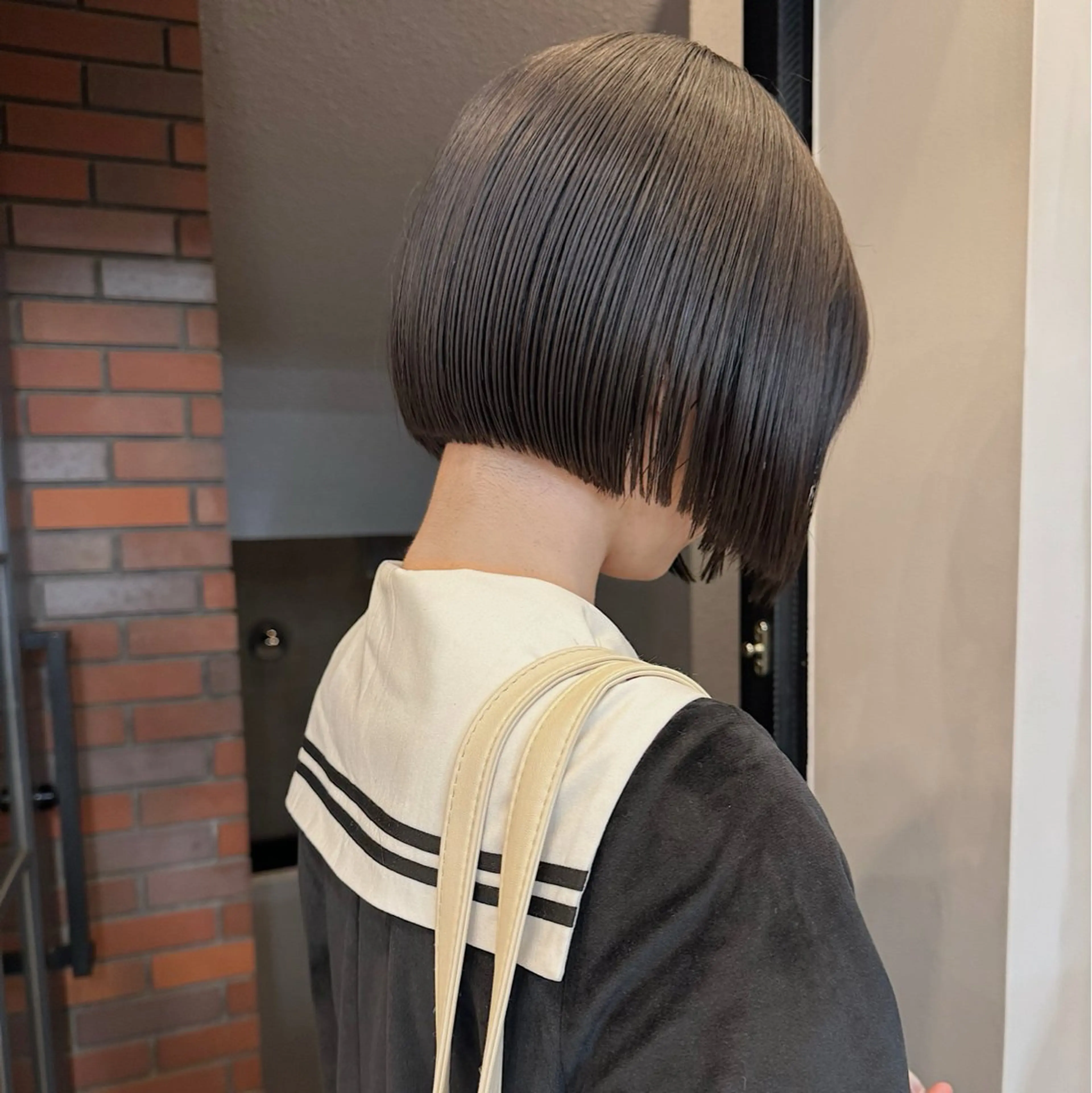 ショート カラー ヘアアレンジ ダークグレー ボブ カット ヘアカラー 🌐サトウ リョウ🌐のヘアスタイル