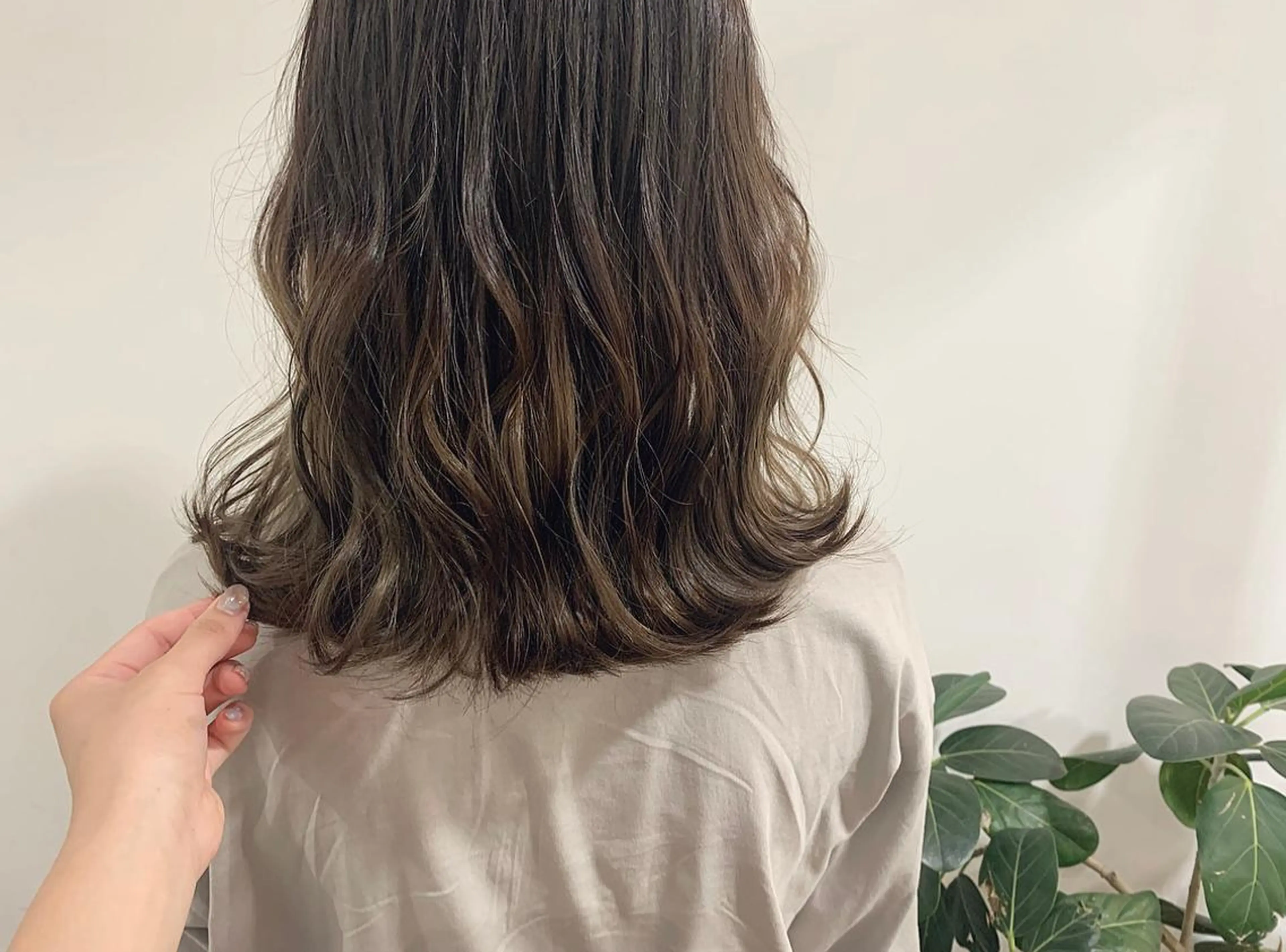 ミディアム カラー ヘアアレンジ グラデーションカラー グレージュ ヘアカラー たかいわ みきのヘアスタイル