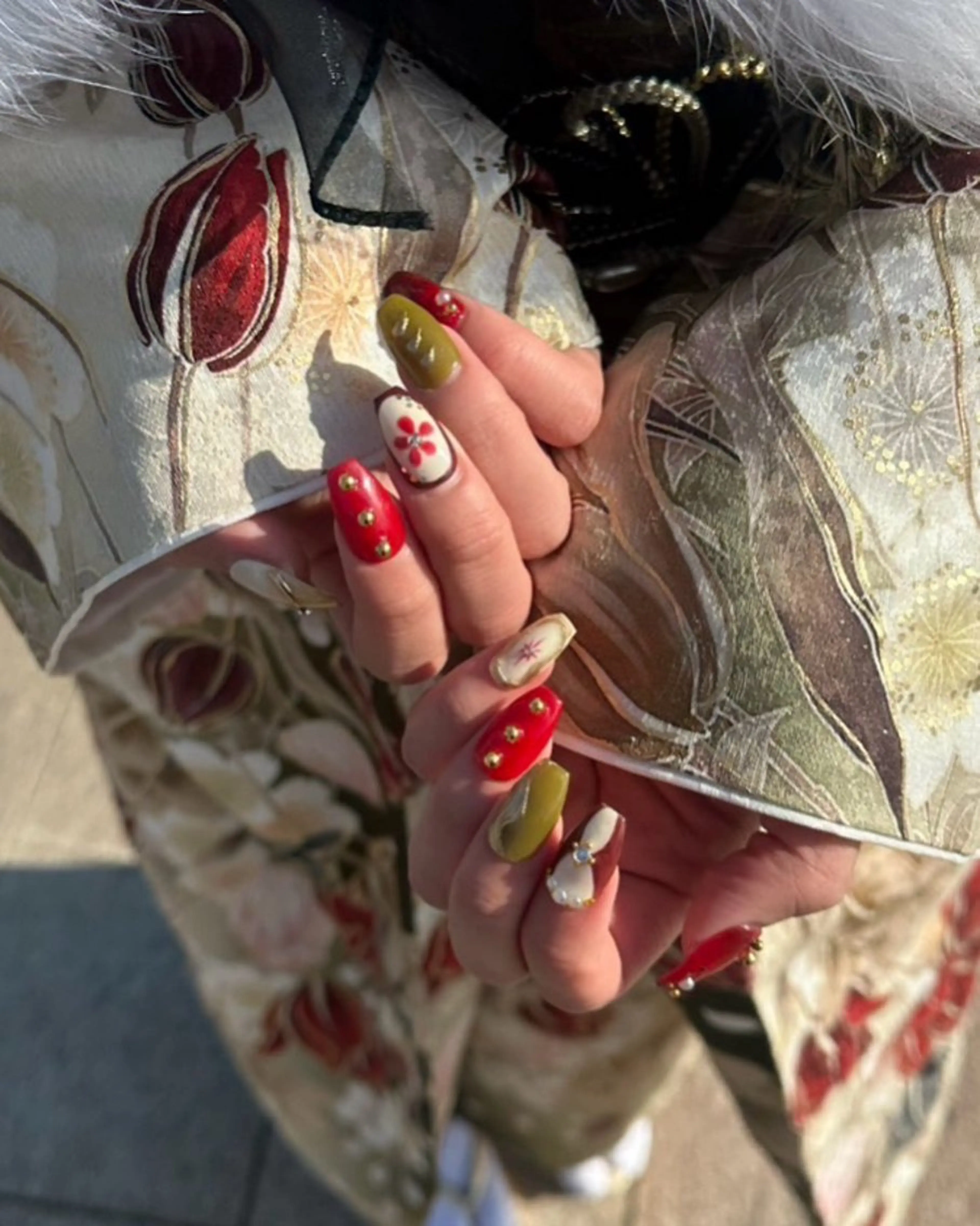 ネイル 成人式 ハンドネイル カラー/手書きネイル COCORO 🎀のネイルデザイン