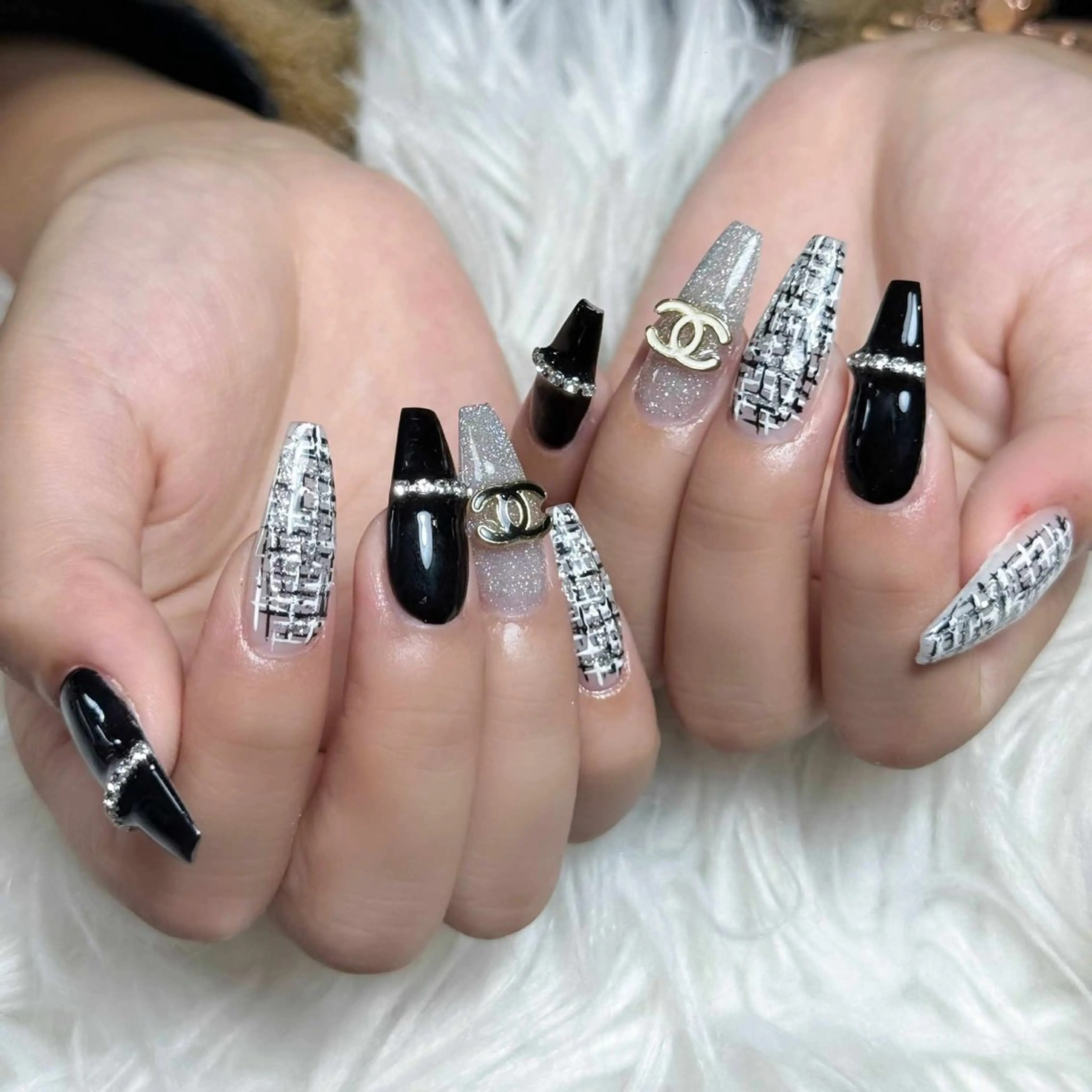 ネイル ボルドー ブラウン チークネイル ドット フットネイル ハンドネイル Julli ジュリのネイルデザイン