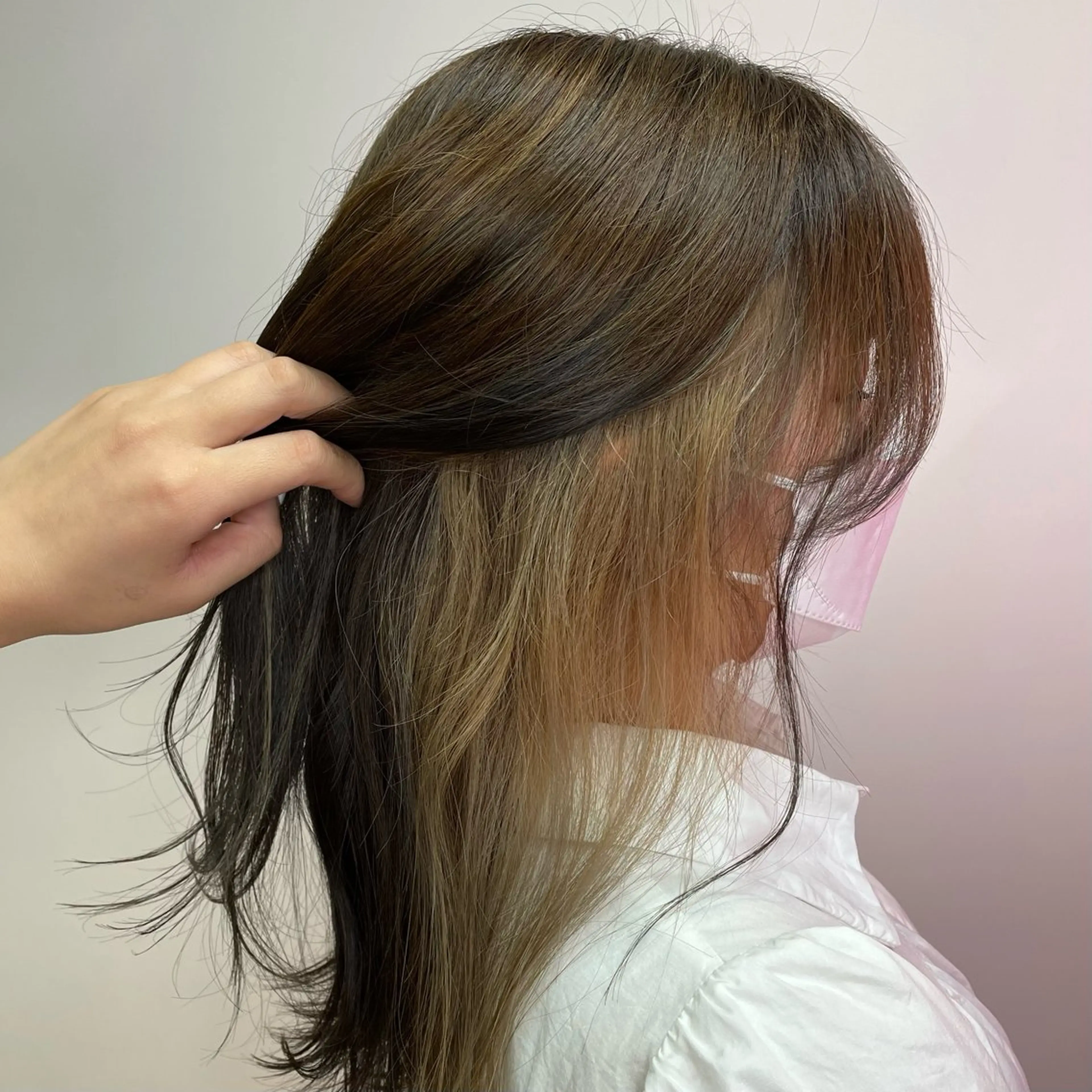 セミロング カラー 森 亜紗美のヘアスタイル
