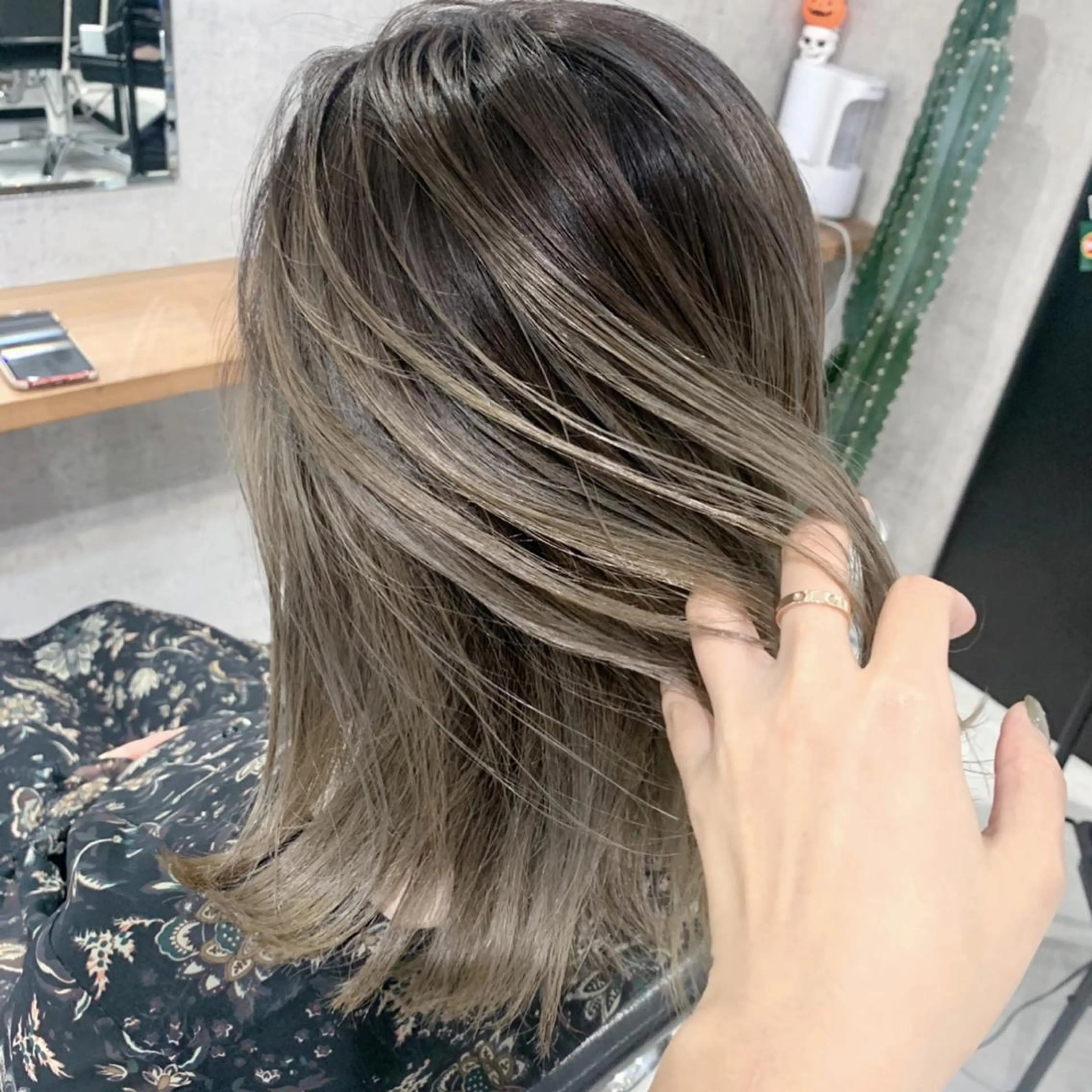 ミディアム カラー バレイヤージュ レイヤーカット 松井那津子 /ハイライトブリーチのヘアスタイル