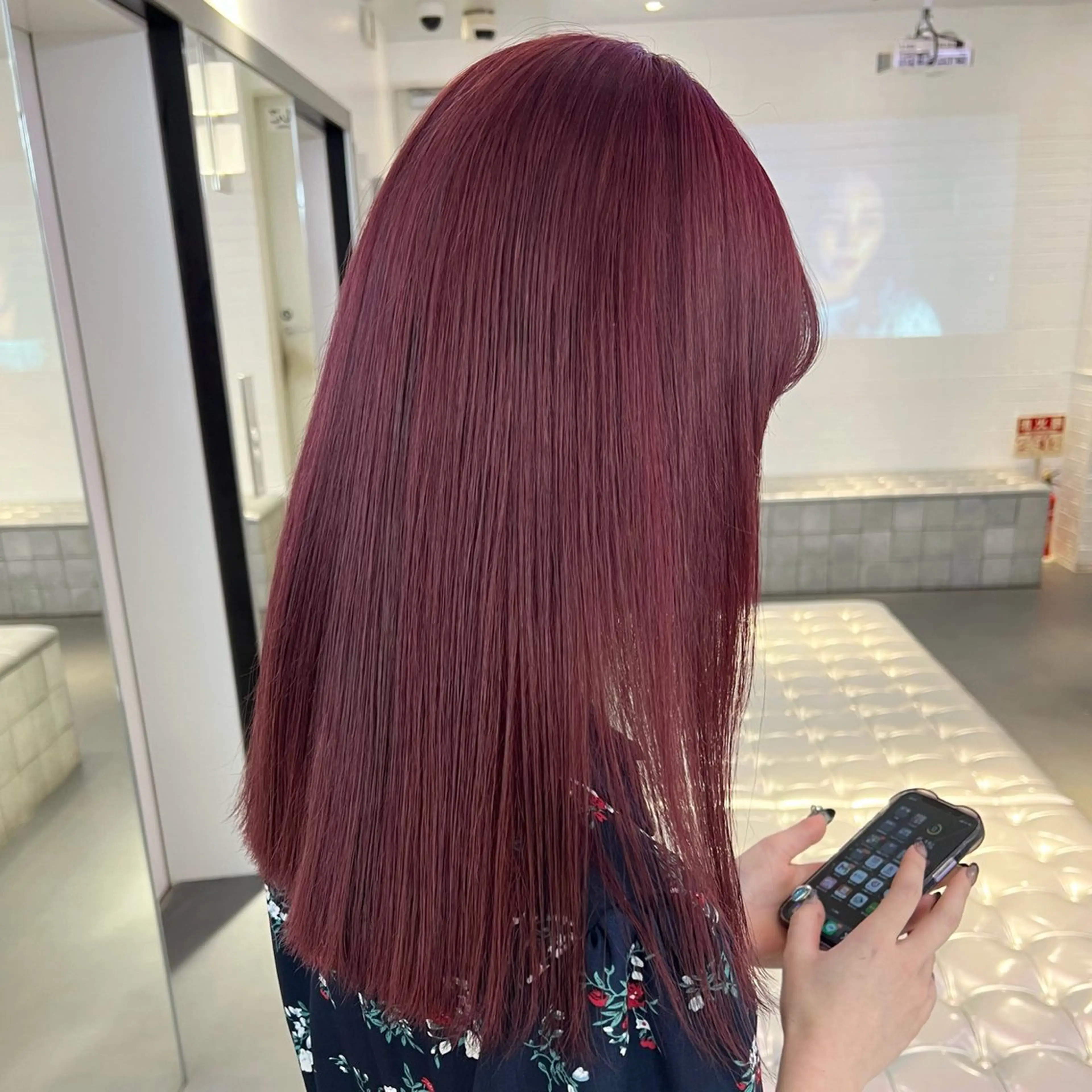カラー レッドカラー ヘアカラー トリートメント 🌼動き×透明感🩵 ハイトーン/ナナのヘアスタイル