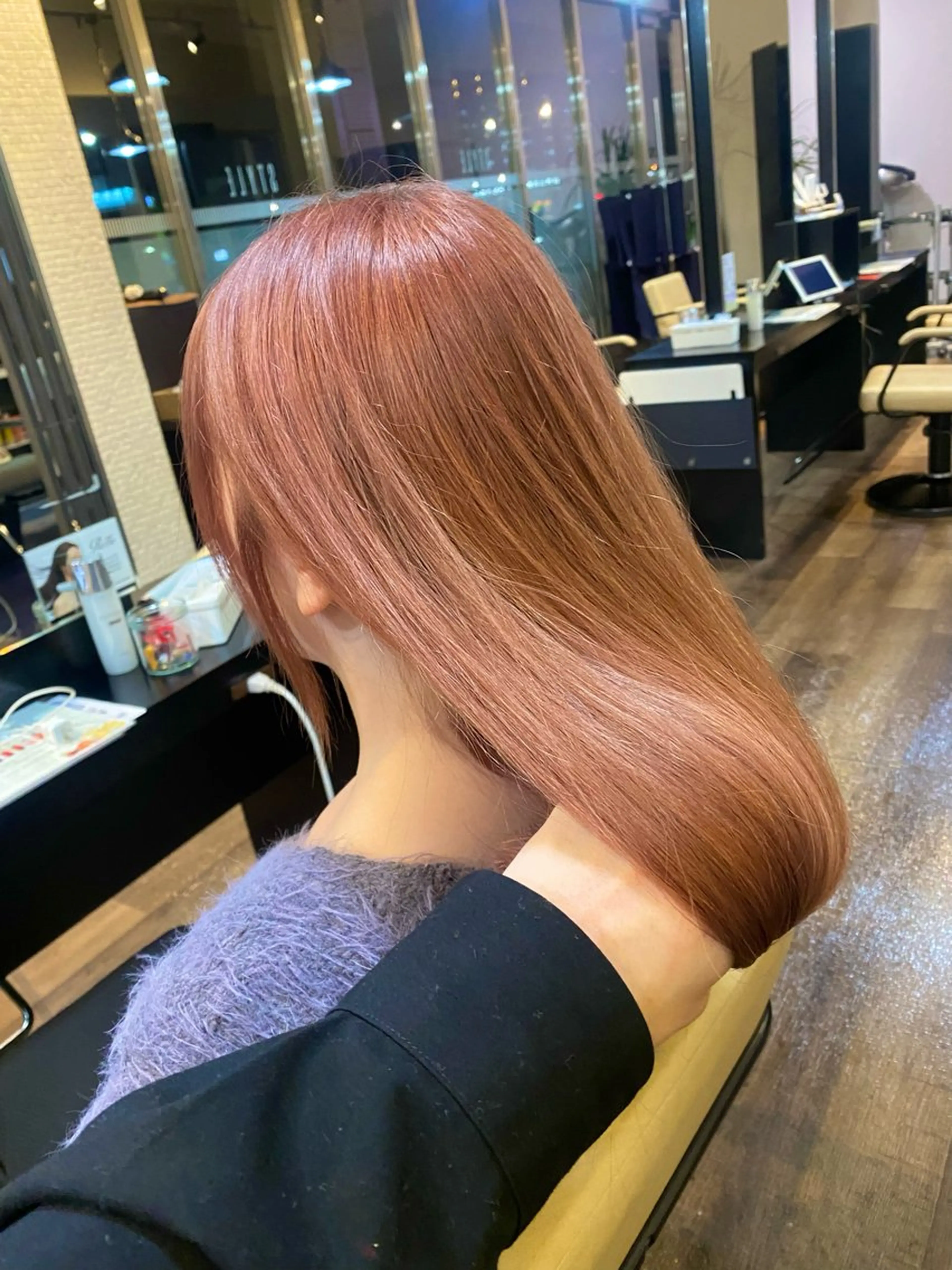 ロング カラー ベージュカラー ピンクカラー ピンクベージュ ヘアカラー トリートメント STYLE所属・山本 勝巳のヘアスタイル