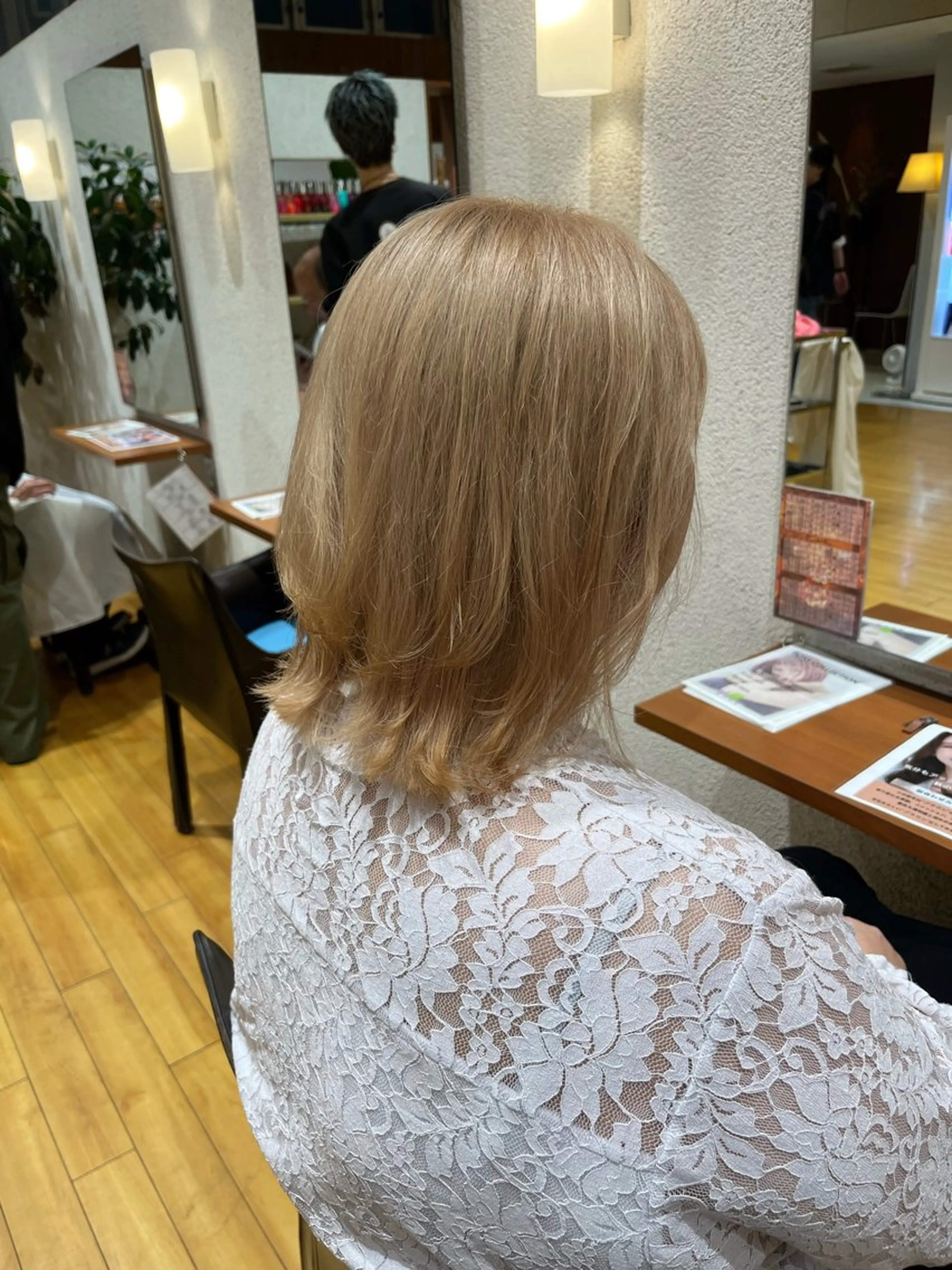 ミディアム ミディアムレイヤー レイヤーカット カット ヘアカラー BOSS COLLECTION所属・浅野 ダイジロウのヘアスタイル