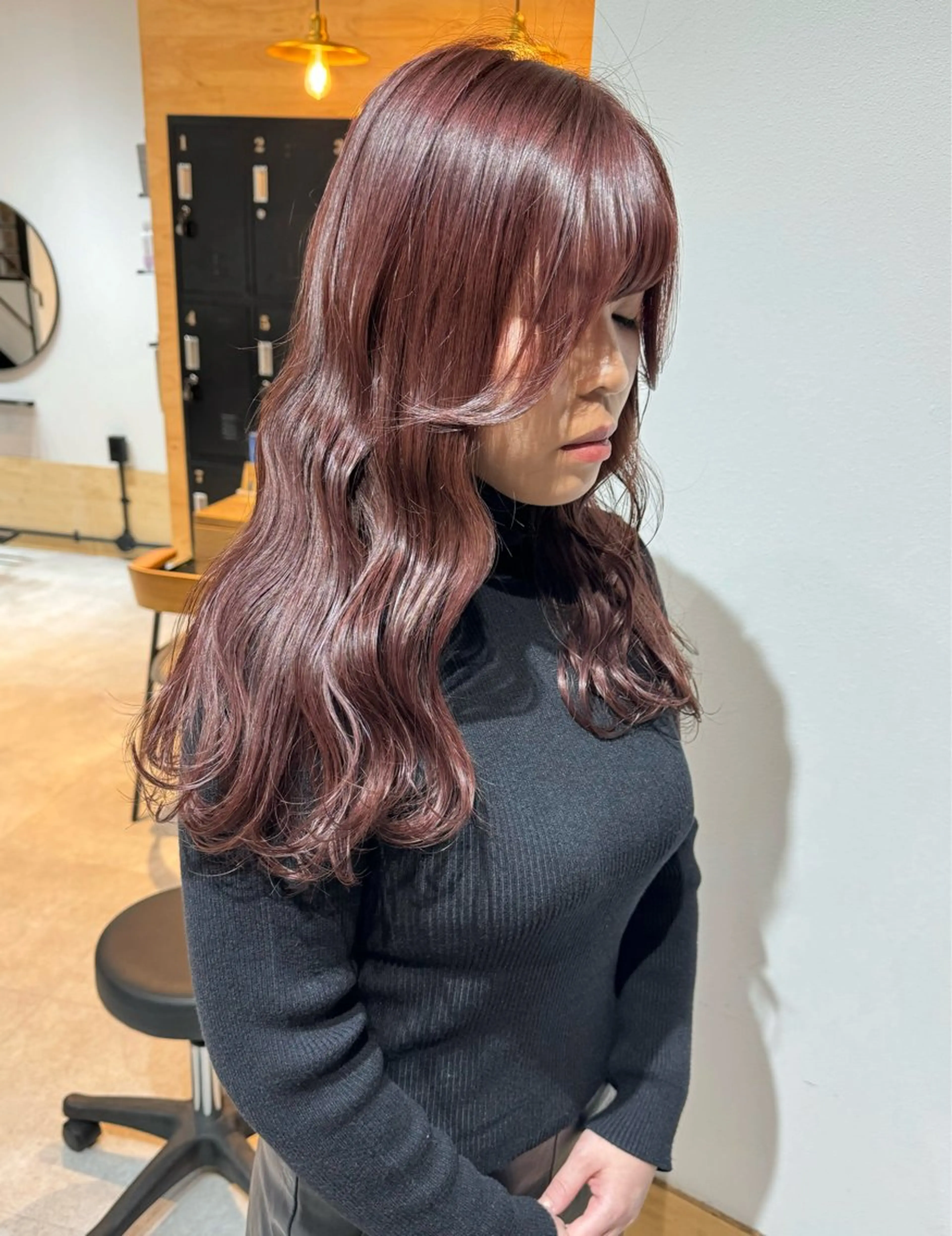 ロング Juri 暖色/ツヤ感カラーのヘアスタイル
