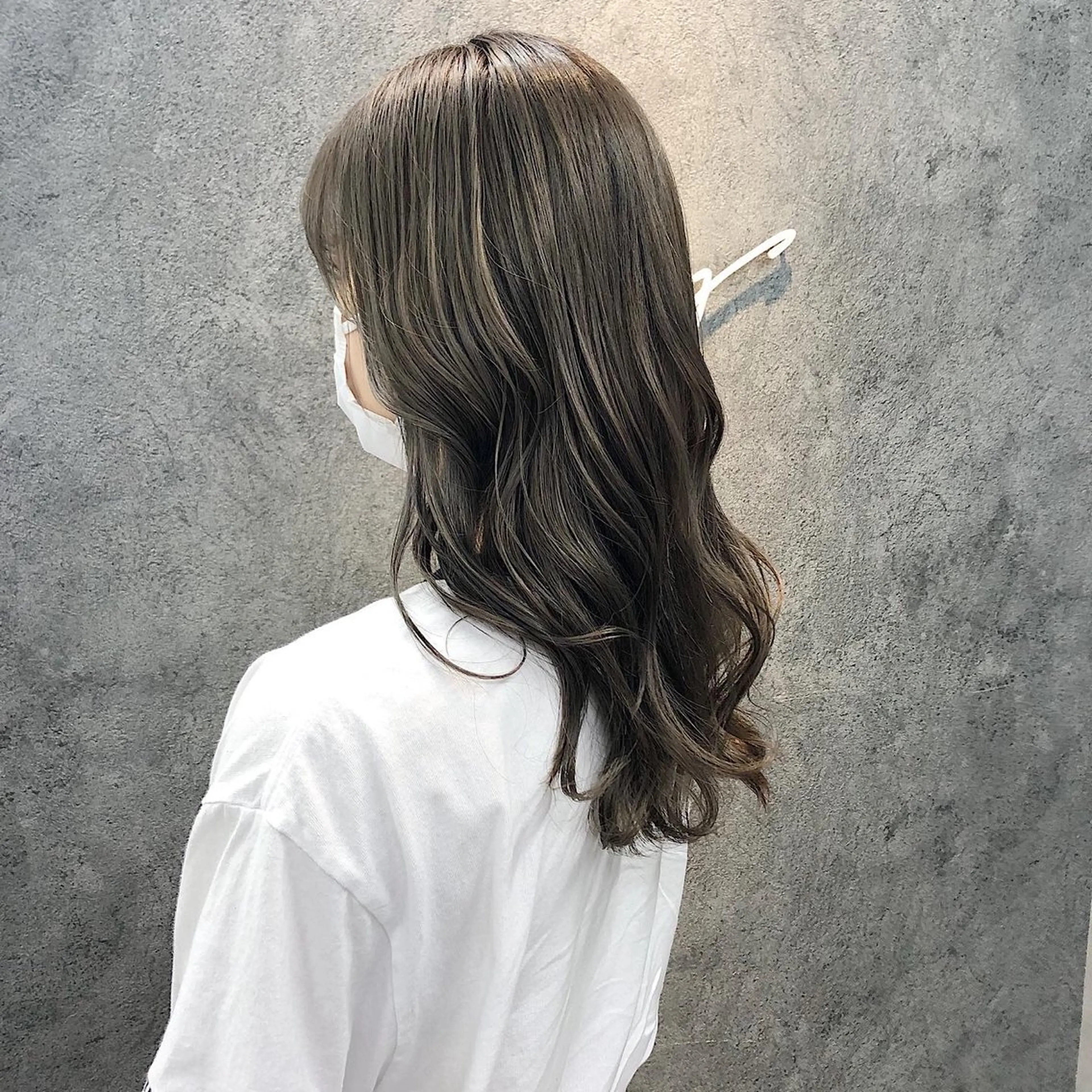 セミロング アッシュ 顔周りカット 韓国風ヘア レイヤーカット カット ヘアカラー トリートメント ヘッドスパ 所渉/韓国レイヤー /ウルフカットのヘアスタイル
