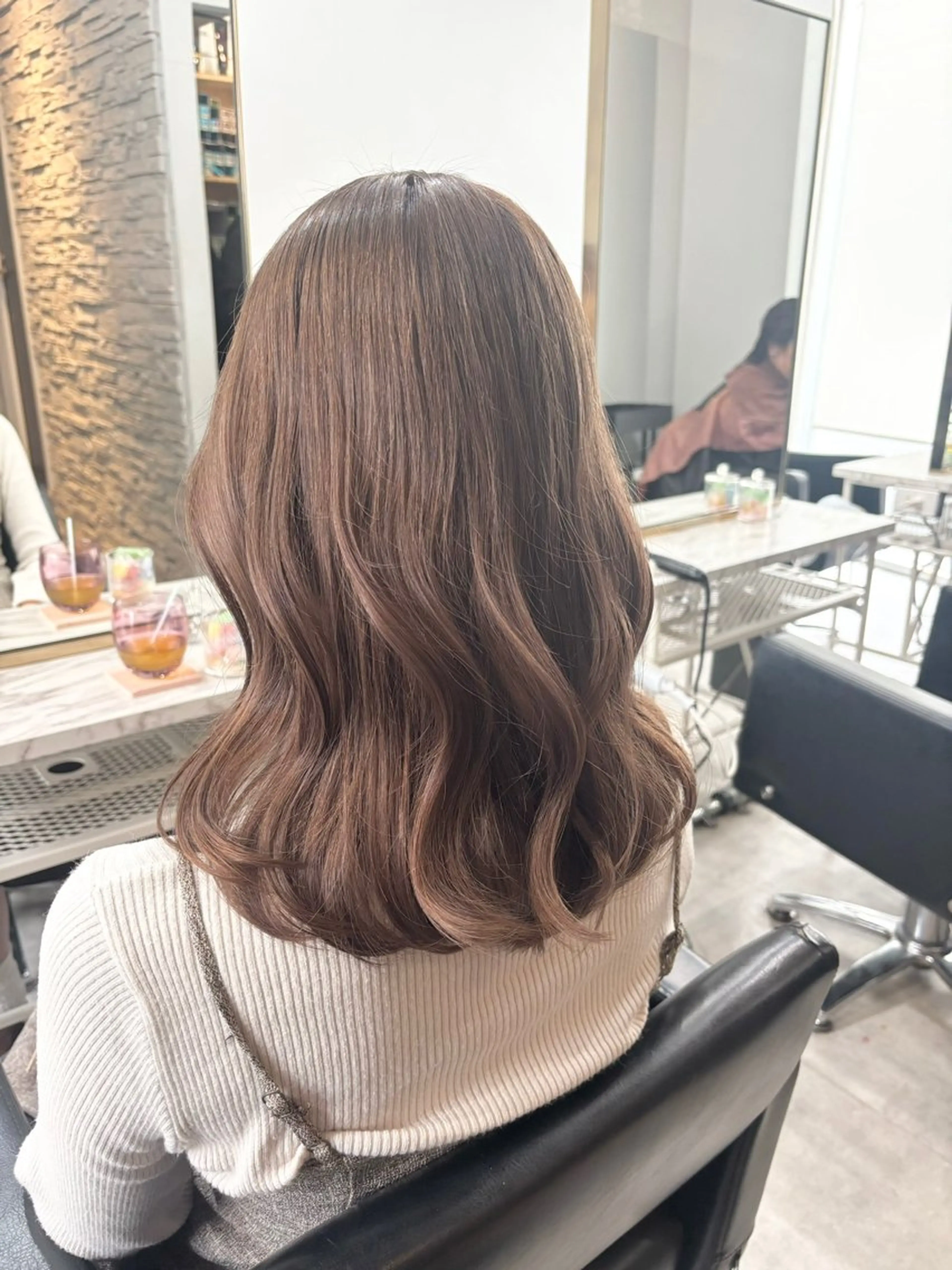 ミディアム カラー ベージュカラー ブリーチ ダブルカラー ブリーチなしカラー カット ヘアカラー トリートメント ヘアセット I've  for hair所属・🫧艶ハイトーン ブリーチ🫧トモヤのヘアスタイル