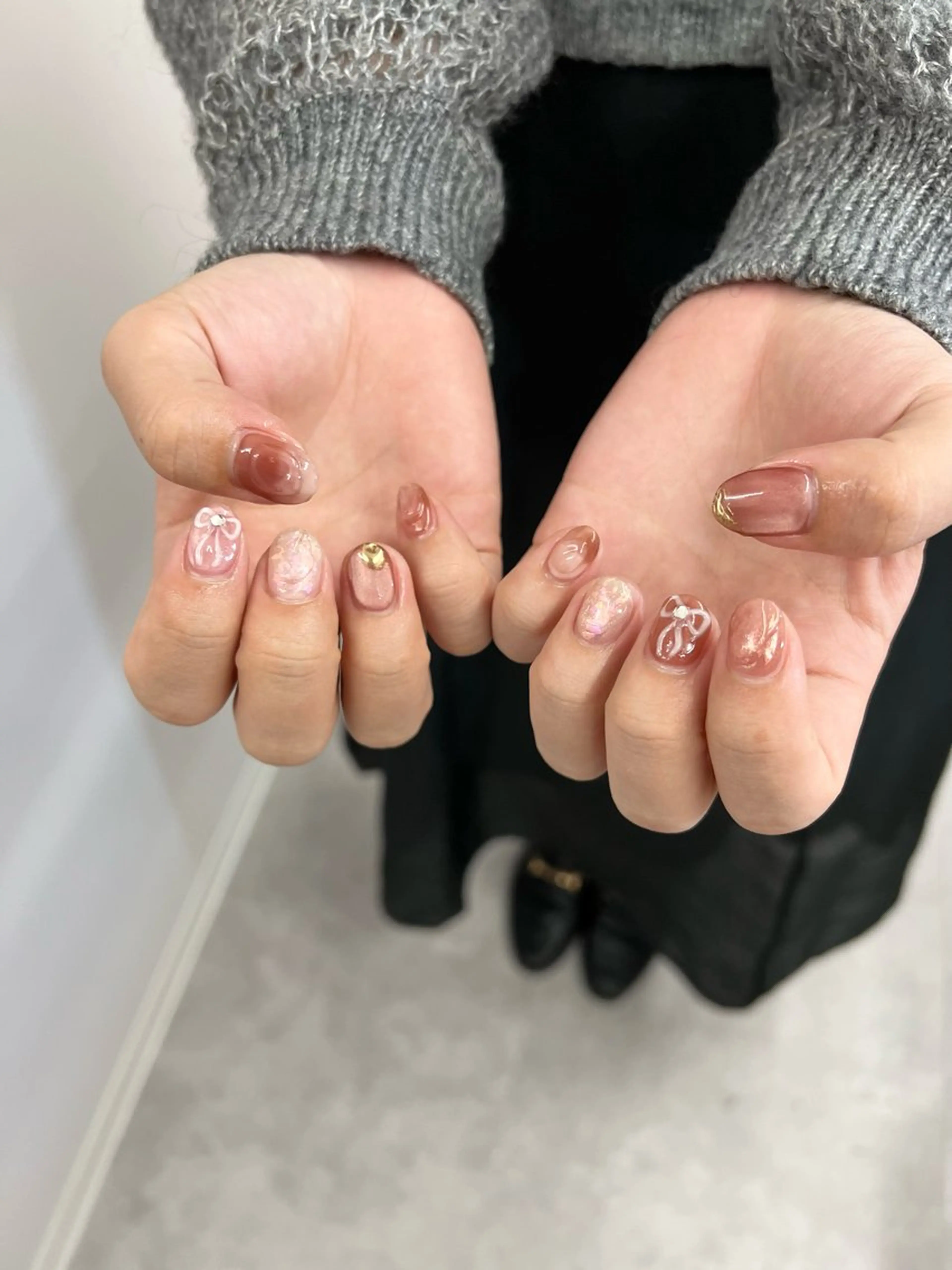 ネイル ボルドー ジェルネイル 韓国ネイル マグネットネイル ニュアンスネイル ハンドネイル ハンドケア Bana_ Nailのネイルデザイン