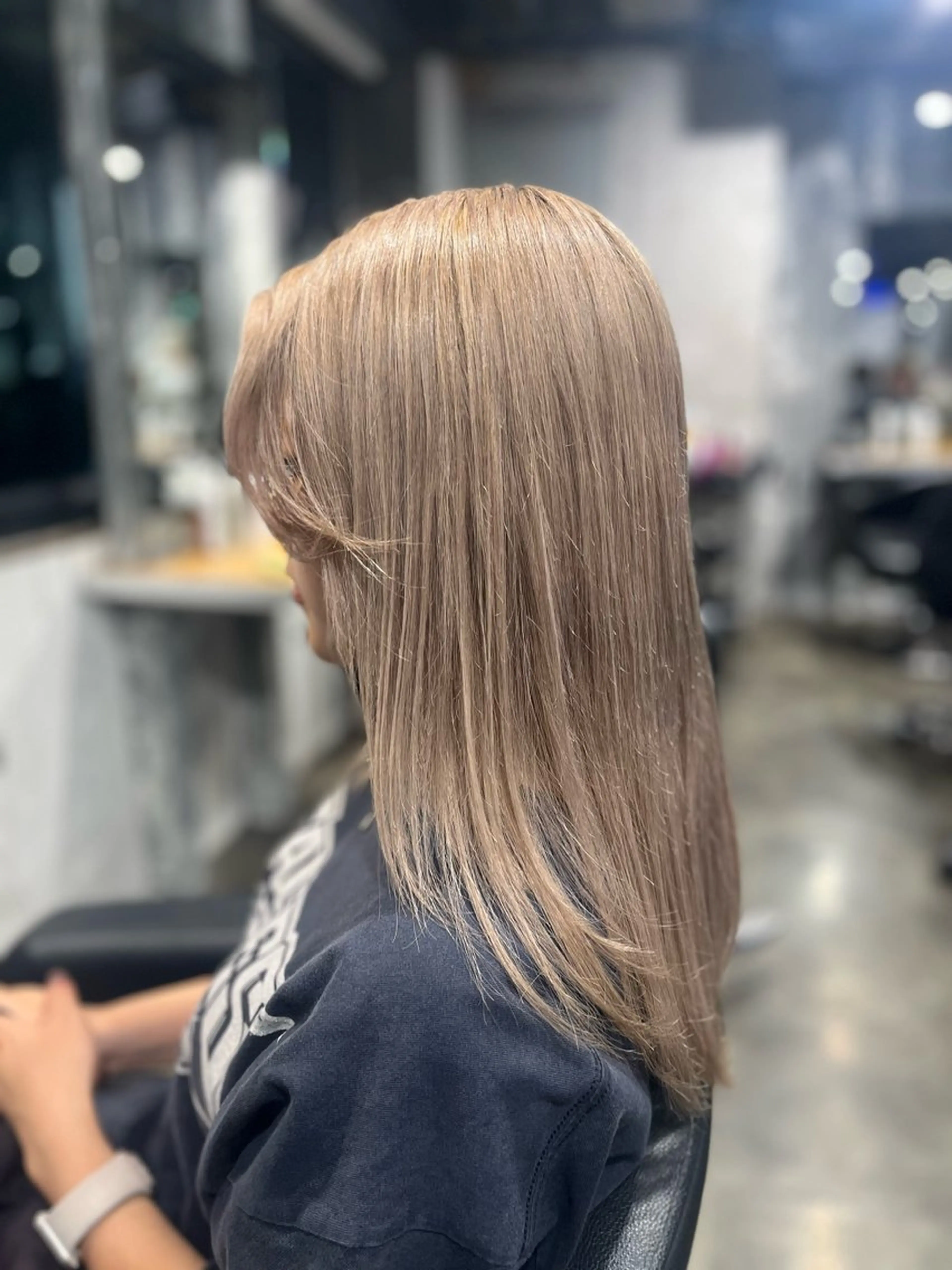 ロング カラー ヘアカラー ハイトーンカラー 🦄レイヤーカットのヘアスタイル