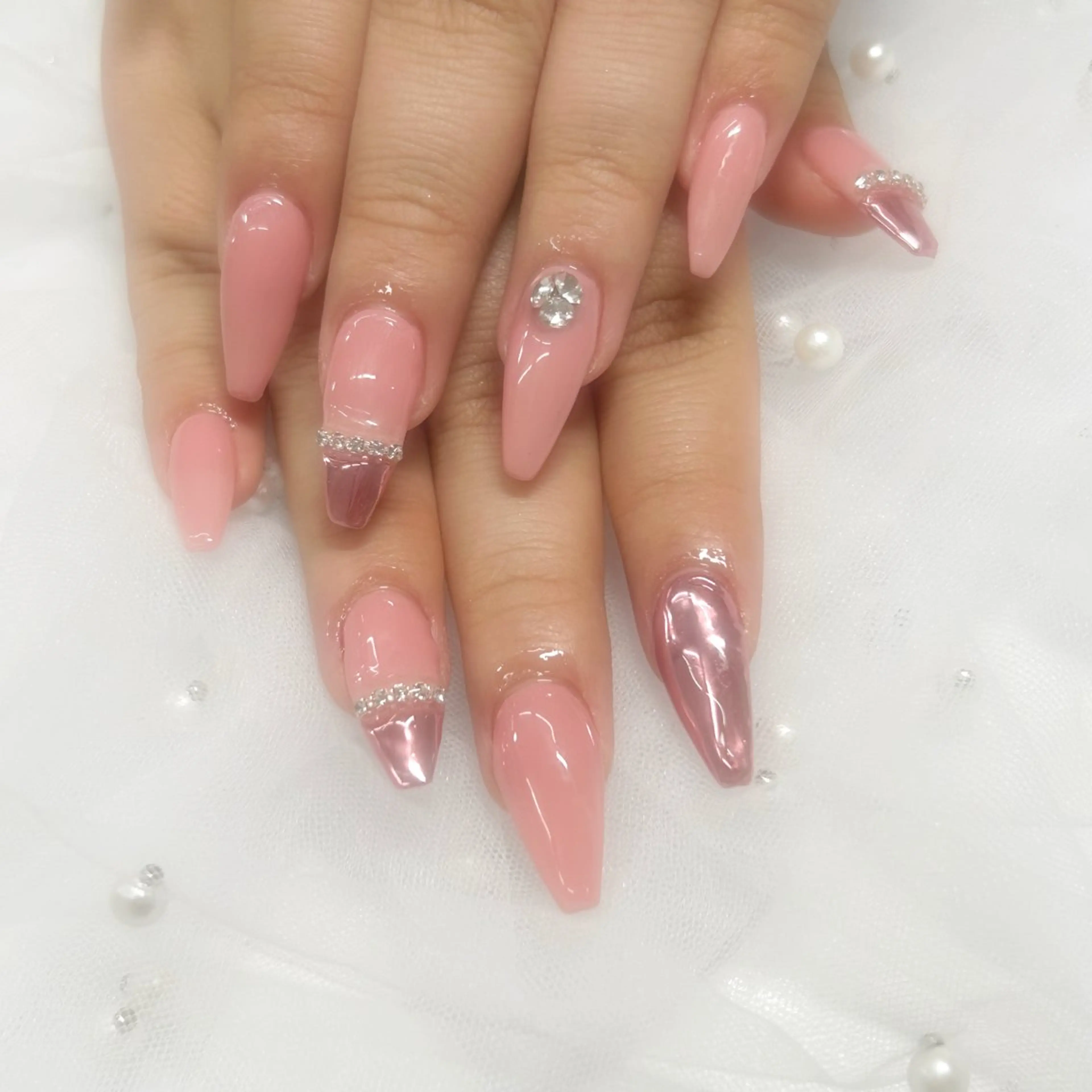 ネイル ミラーネイル ピンク hinata池袋 🌙WOLTOKYOのネイルデザイン