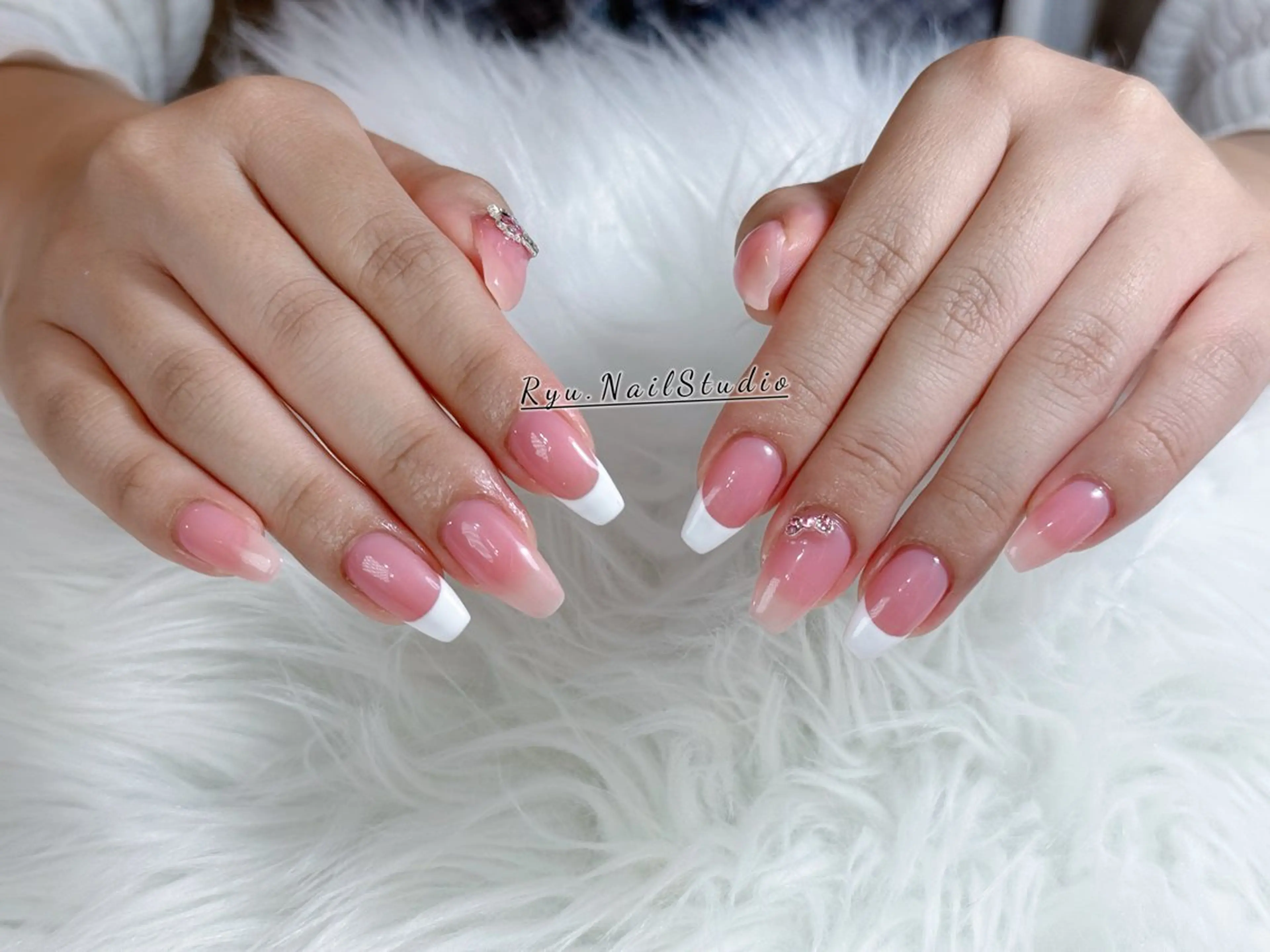 ネイル アートネイル ジェルネイル キラキラネイル ミラーネイル ニュアンスネイル ハンドネイル Ryu Nail Studio所属・Ryu Nail Shinokuboのネイルデザイン