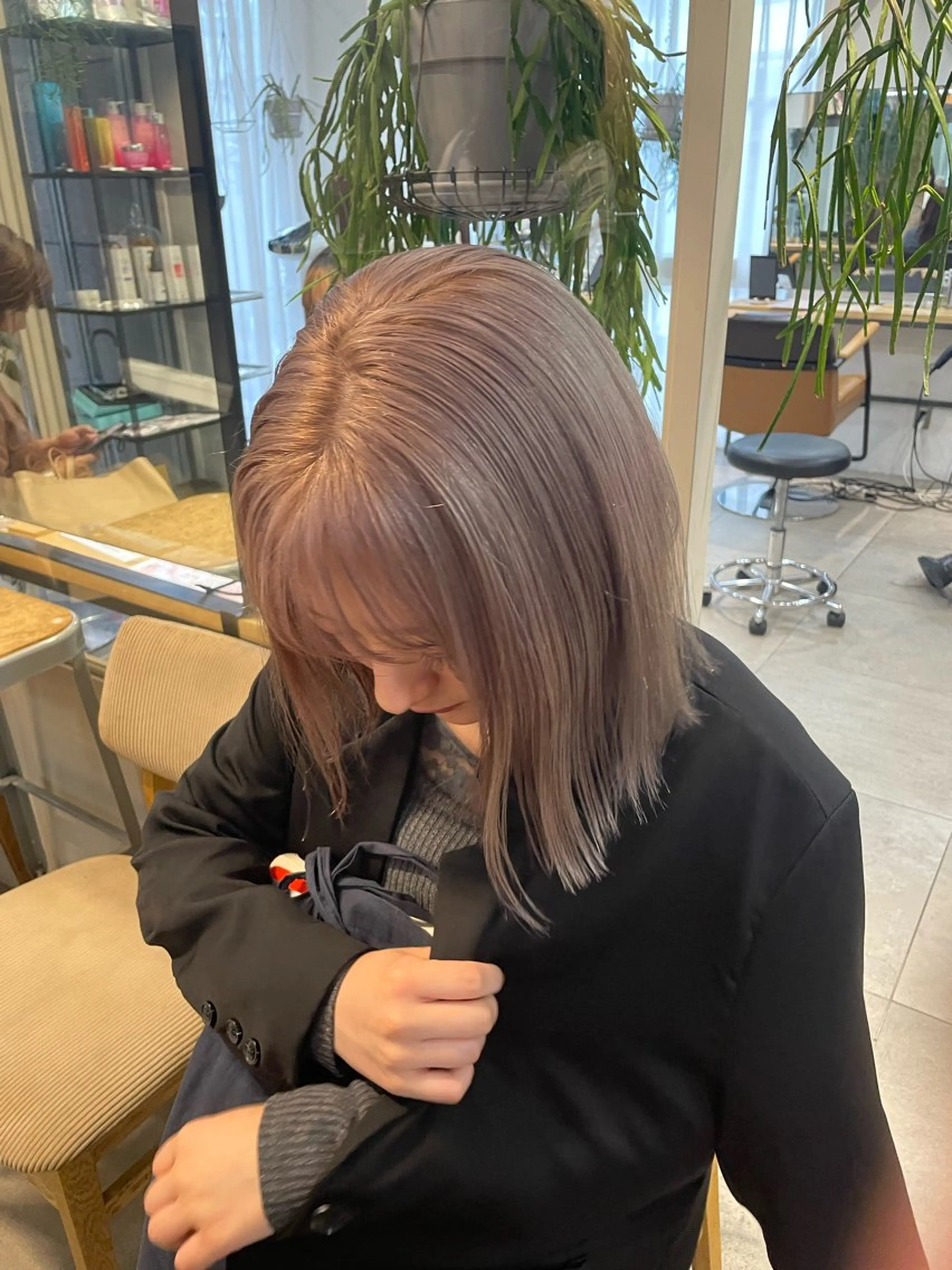 ショート カラー カット ヘアカラー トリートメント ミルクティー× グレージュMOMOのヘアスタイル