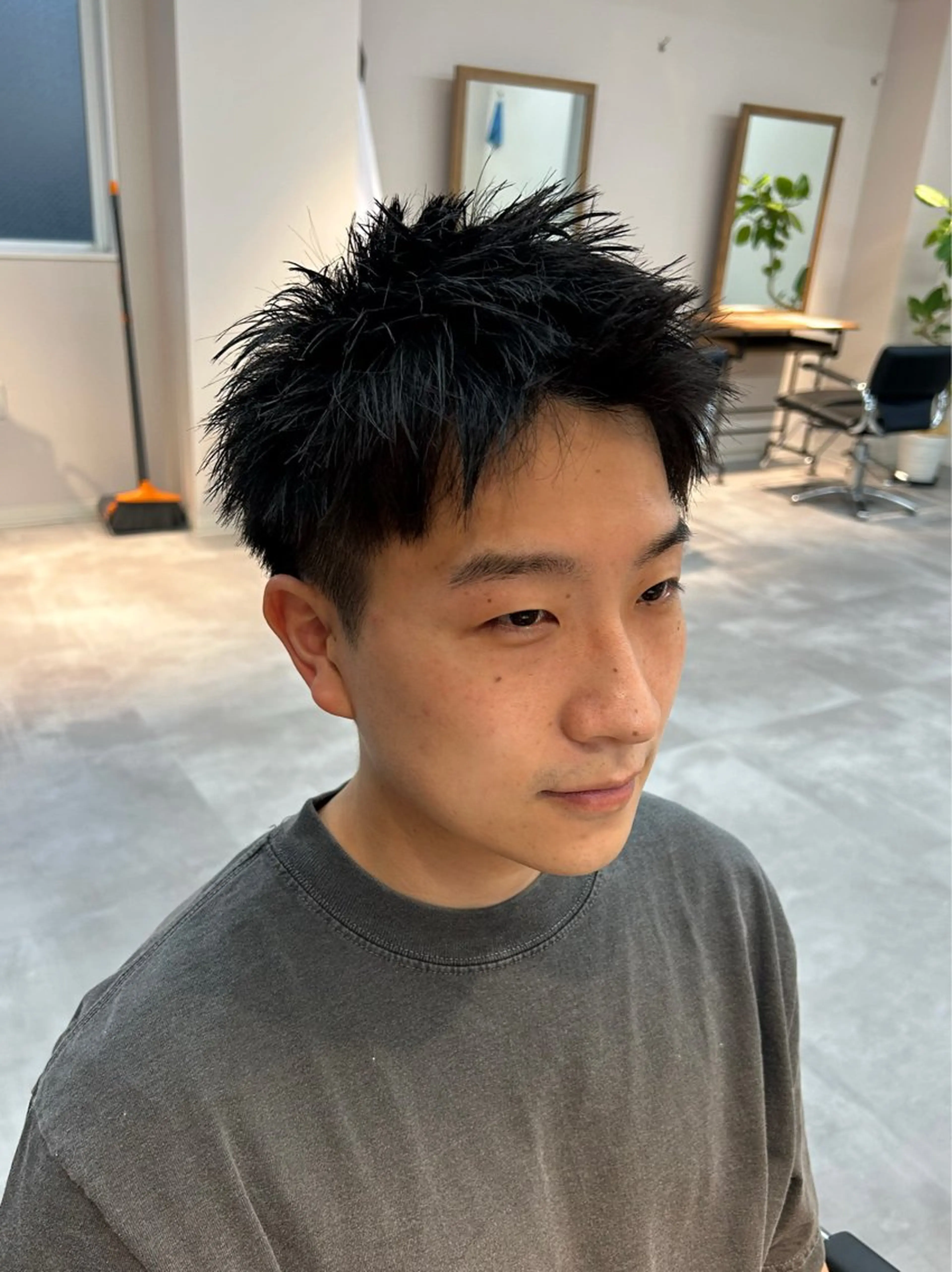 メンズ アップバング ビジネス メンズショート カット フェザーパーマ千葉駅 メンズサロン保立のヘアスタイル