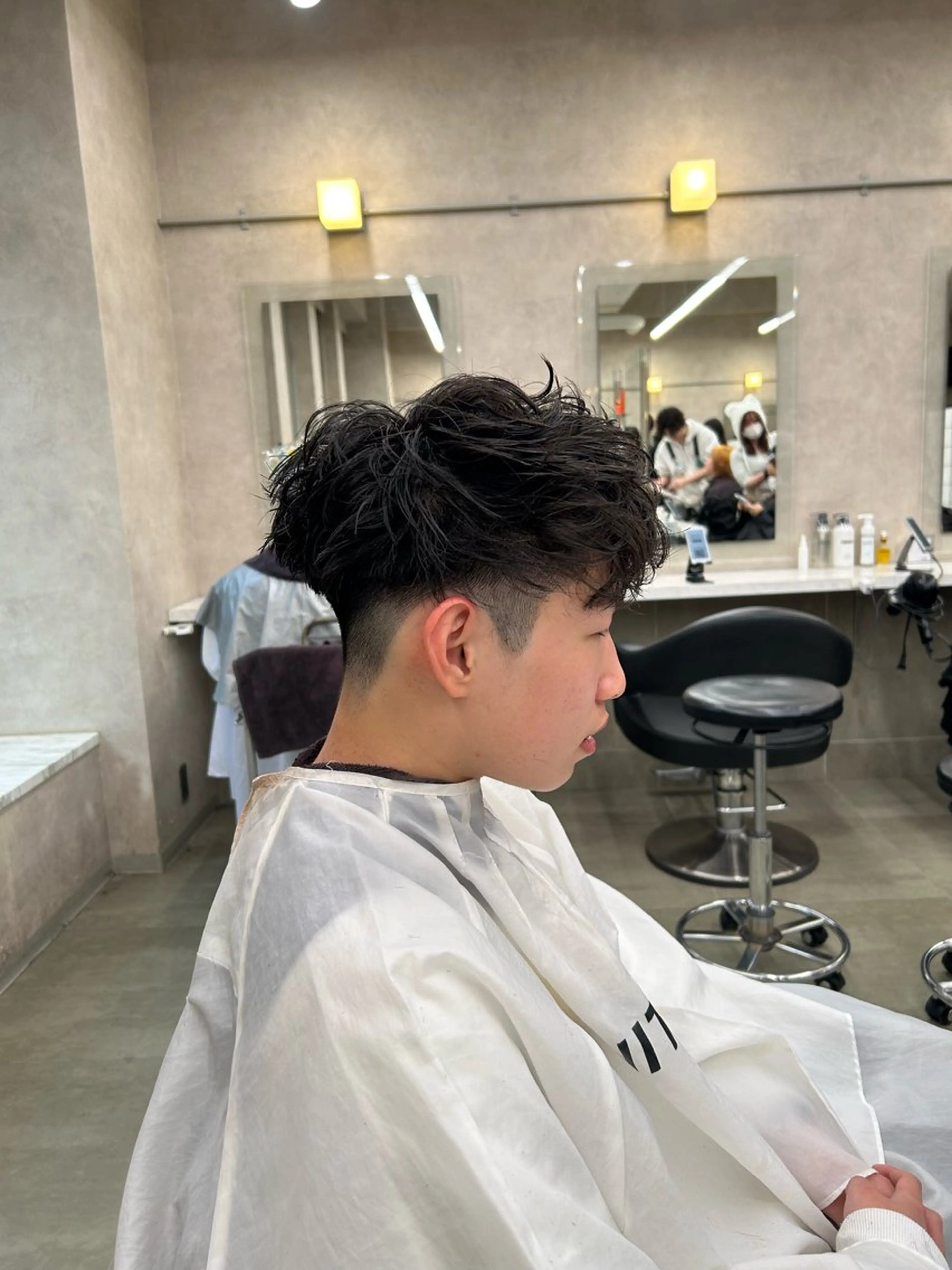 パーマ メンズ カット パーマ 韓国ヘア暗髪 ダブルカラーメンズ可のヘアスタイル