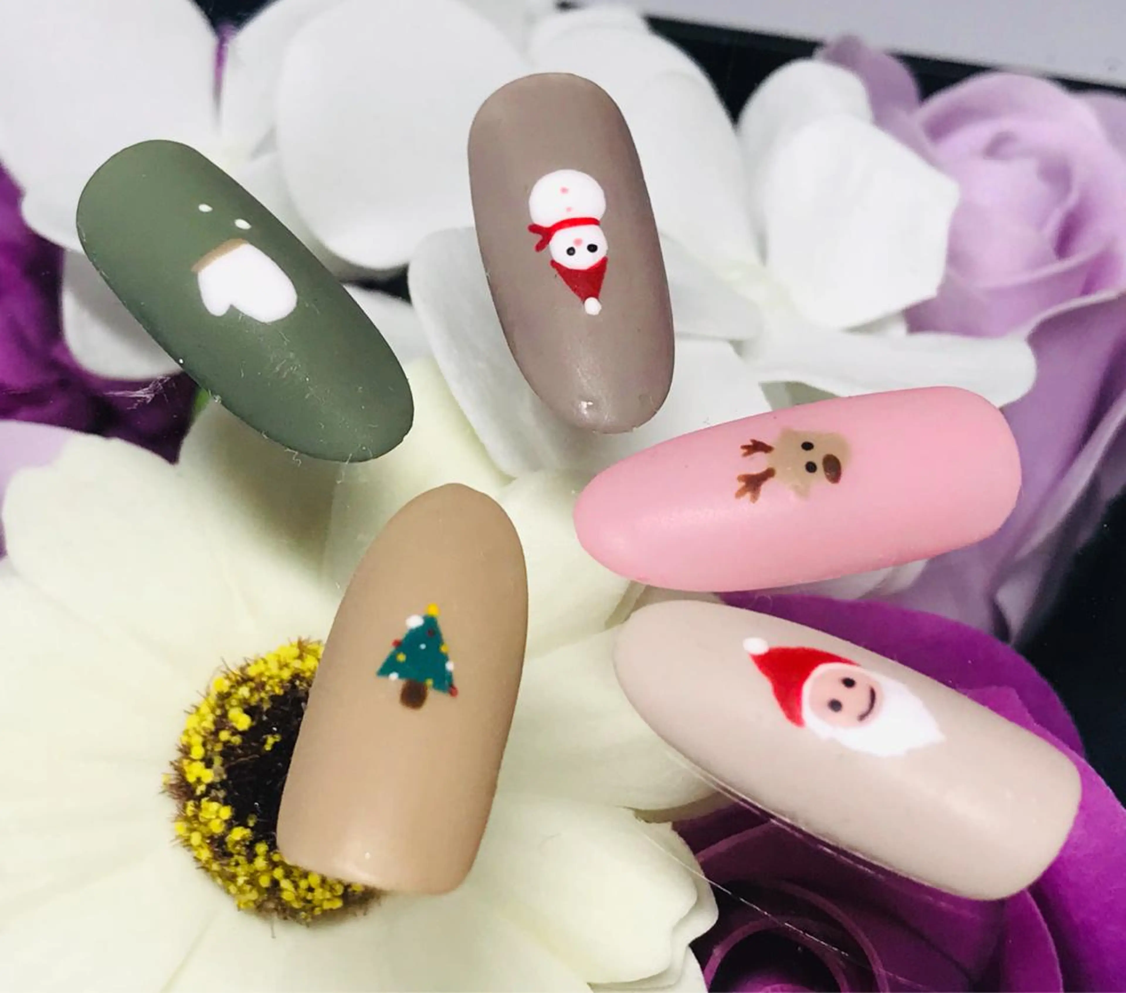 ショート ネイル ショートヘア クリスマス マットネイル ショートネイル 冬ネイル ハンドネイル ハンドケア nail&eye Aoのマツエク・マツパデザイン