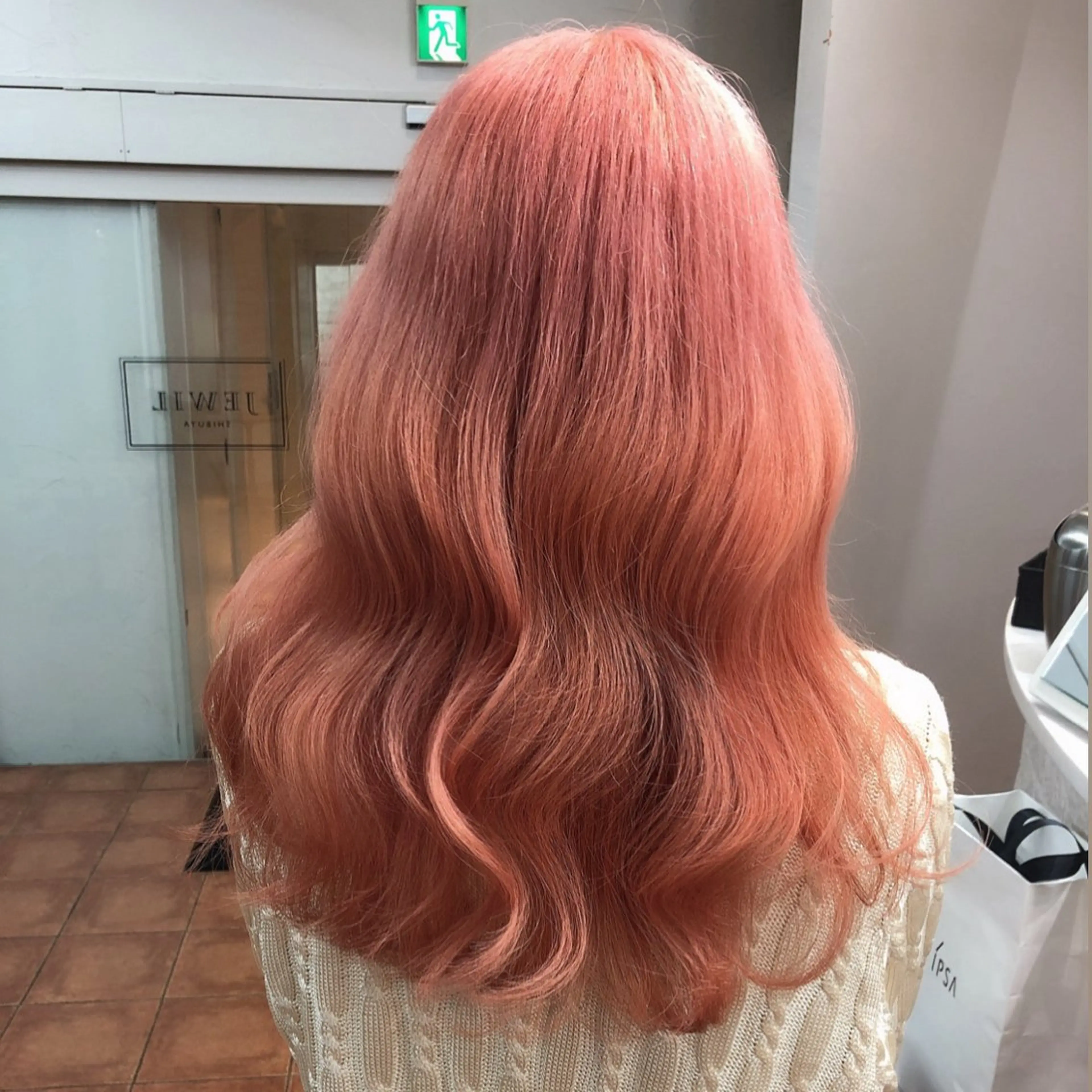 ロング カラー 髪質改善 トリートメント ブリーチなしピンク 赤井龍斗のヘアスタイル