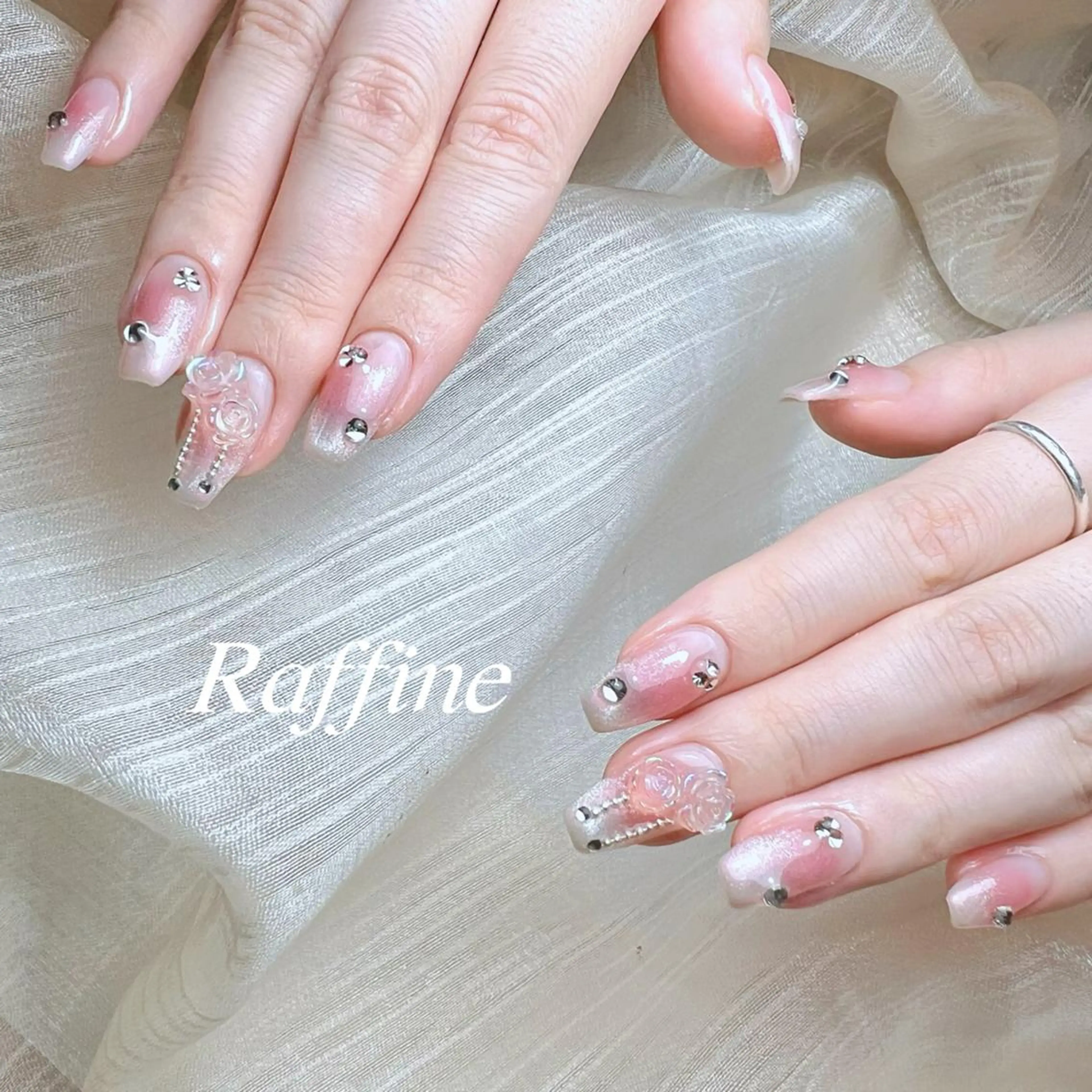 ネイル ハンドネイル フットネイル ハンドケア RAFFINE 月🦋🩵のネイルデザイン