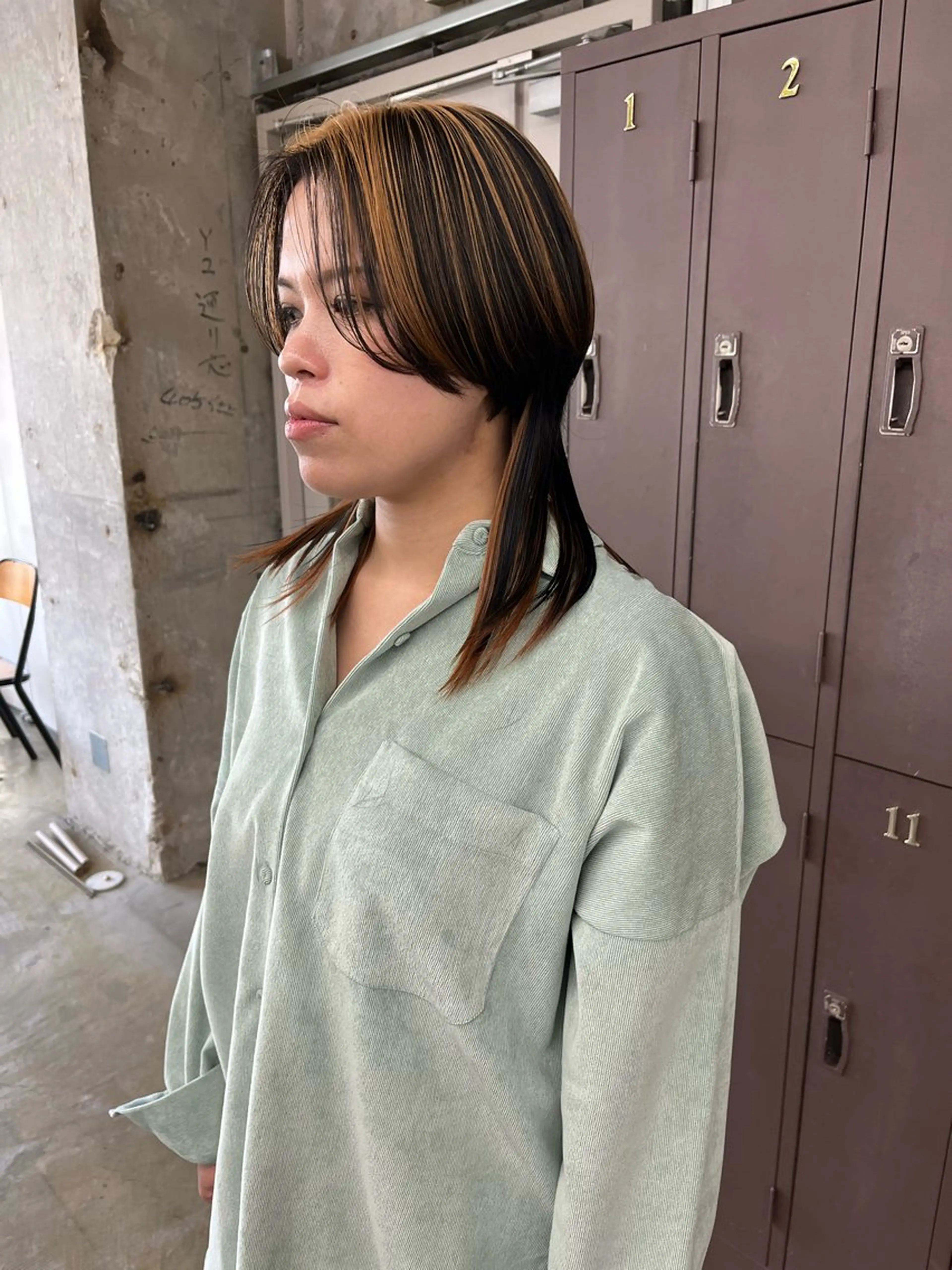 ミディアム カラー インナーカラー ウルフカット カット ヘアカラー 小木曽智美 /ボブ/ショートのヘアスタイル