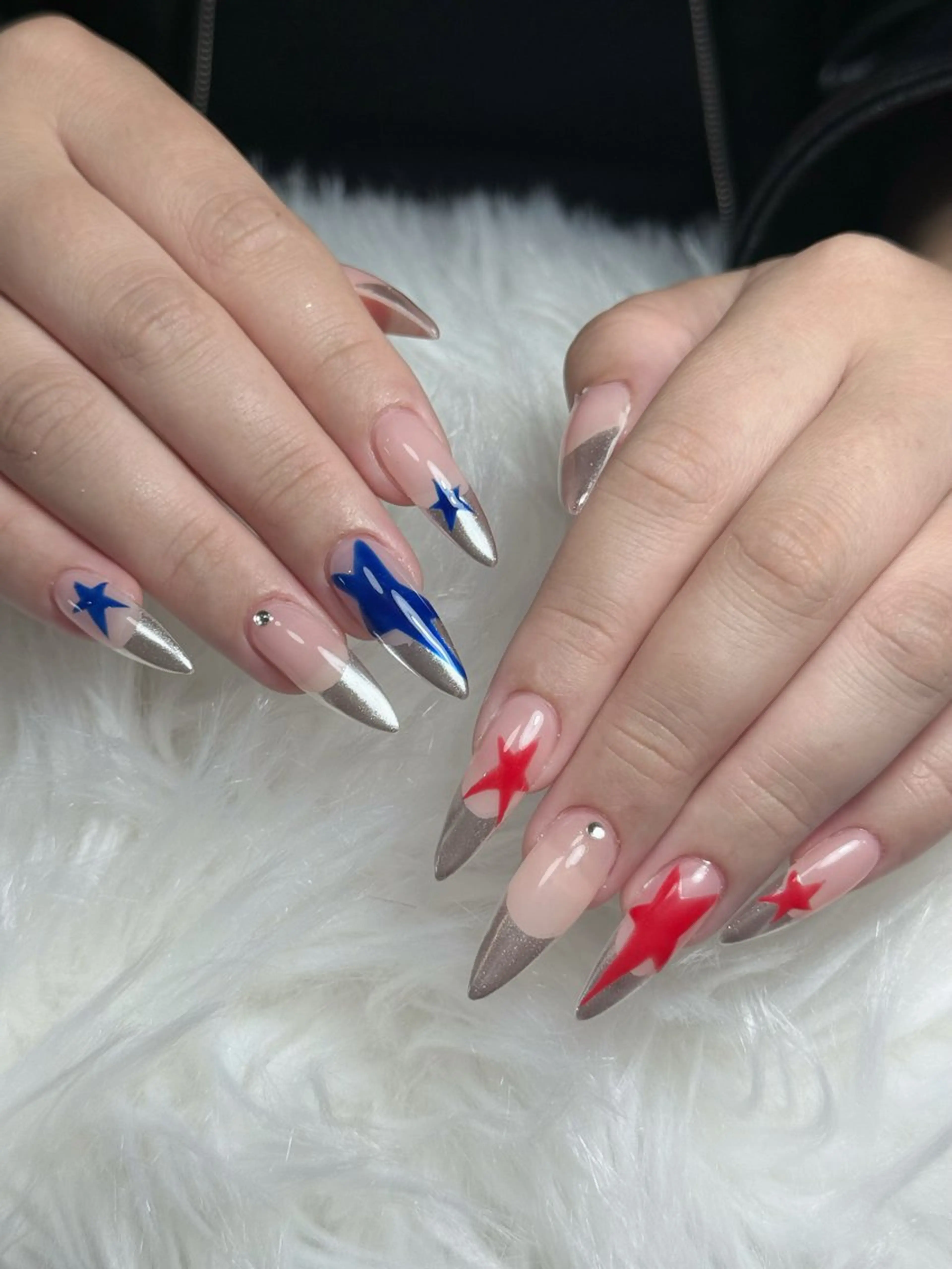 ネイル フレンチネイル ジェルネイル キラキラネイル 韓国ネイル マグネットネイル Julli nail studio所属・Julli NailStudioのネイルデザイン