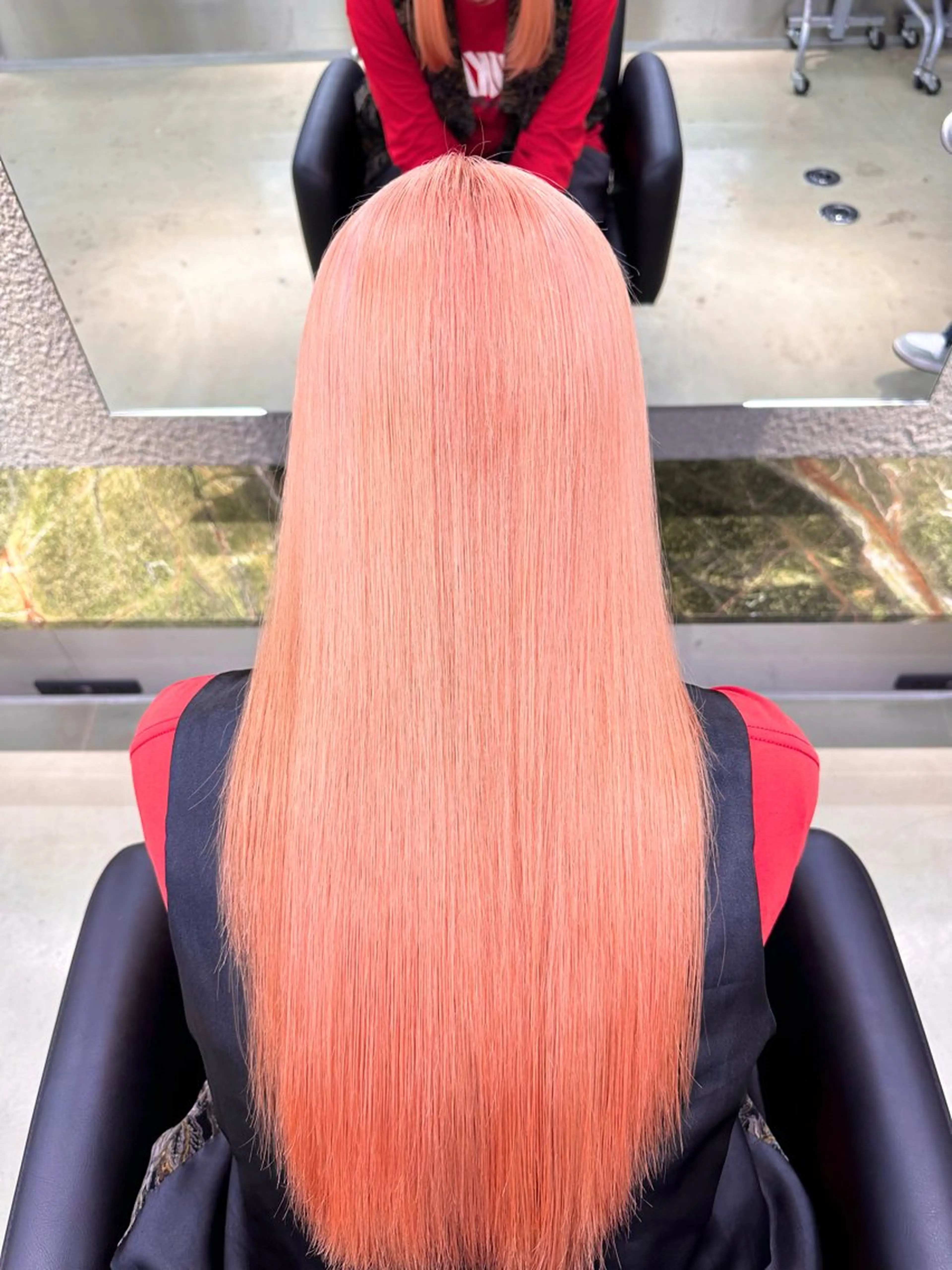 ロング レイヤーカット トリートメント SALOWIN栄三丁目店所属・ハイトーン/ 縮毛矯正のヘアスタイル