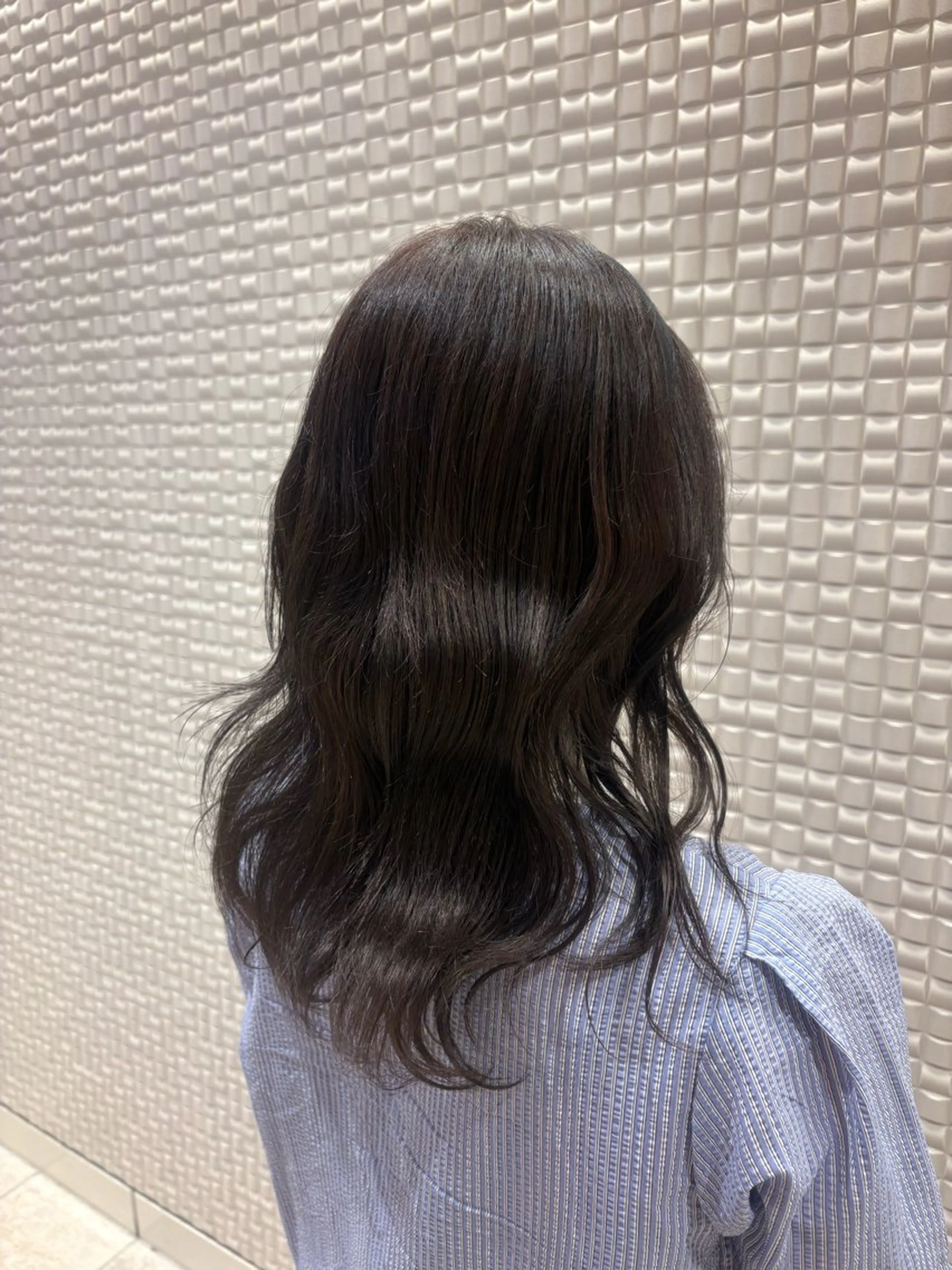 ミディアム 中間 愛加のヘアスタイル