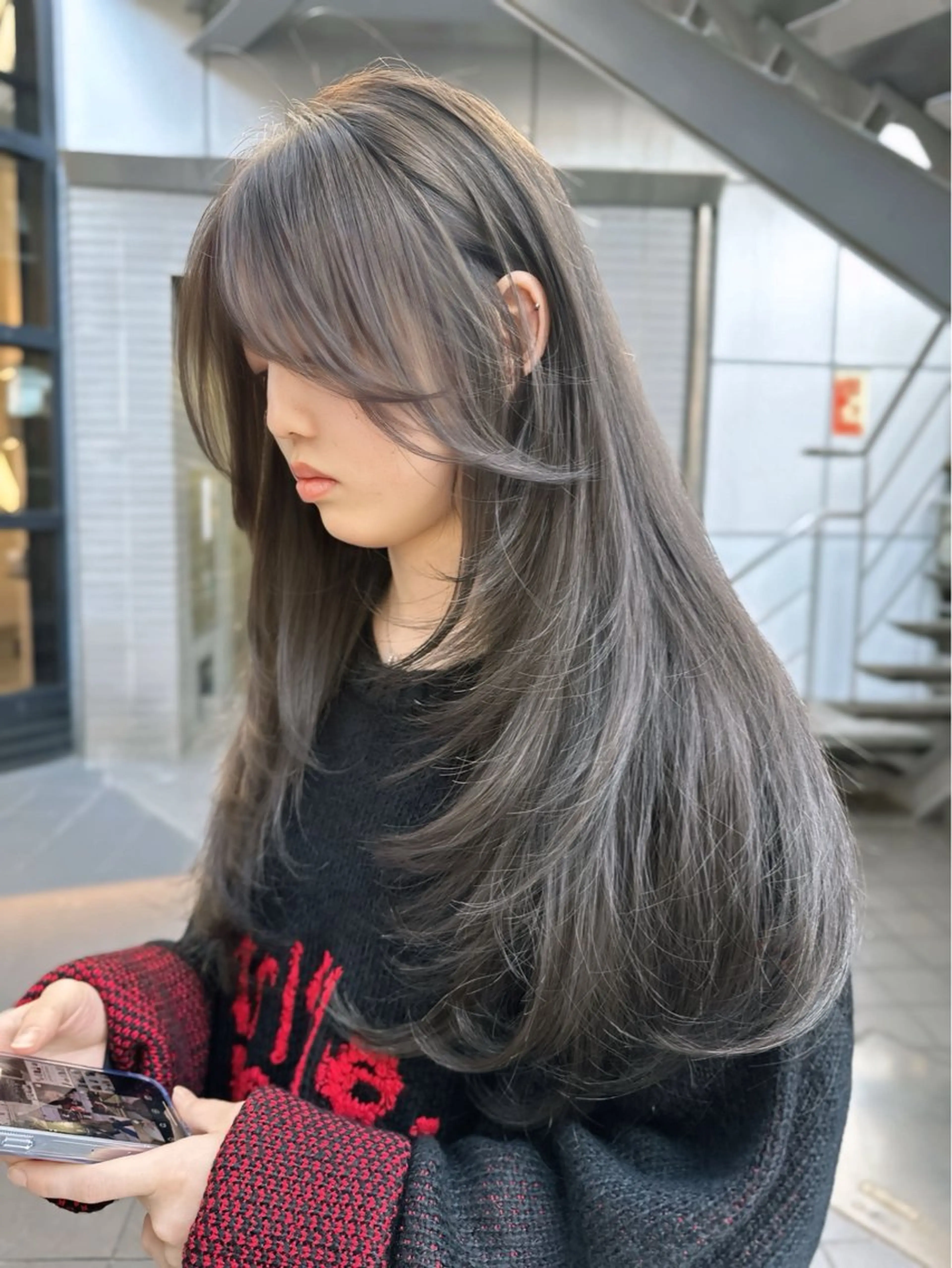 ロング カラー カット ヘアカラー トリートメント 韓国ヘア🇰🇷 透明感カラー🩶のヘアスタイル