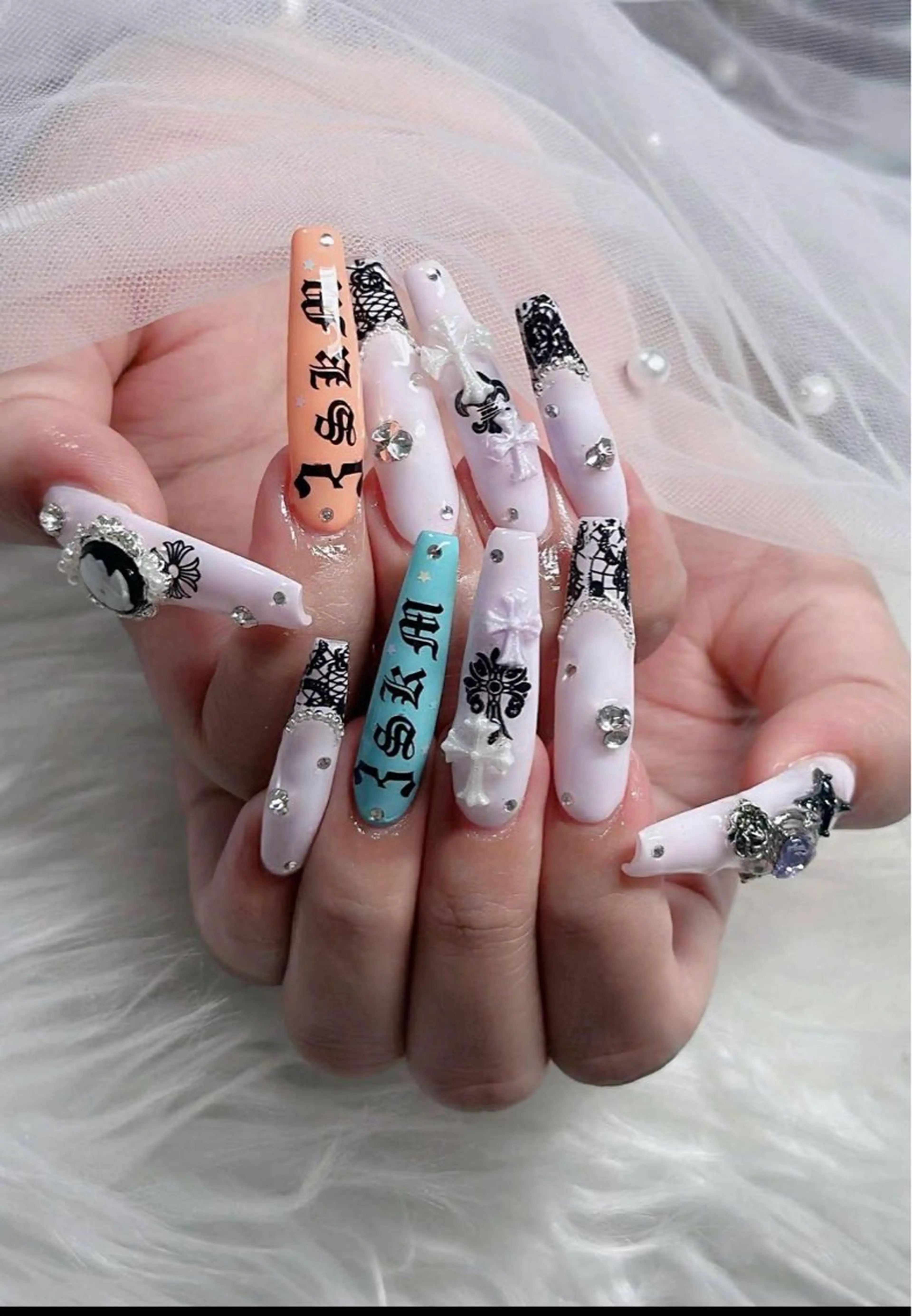 ネイル オーロラネイル フレンチネイル ジェルネイル ハロウィン キラキラネイル ハンドネイル H.baby Nail Salonのネイルデザイン