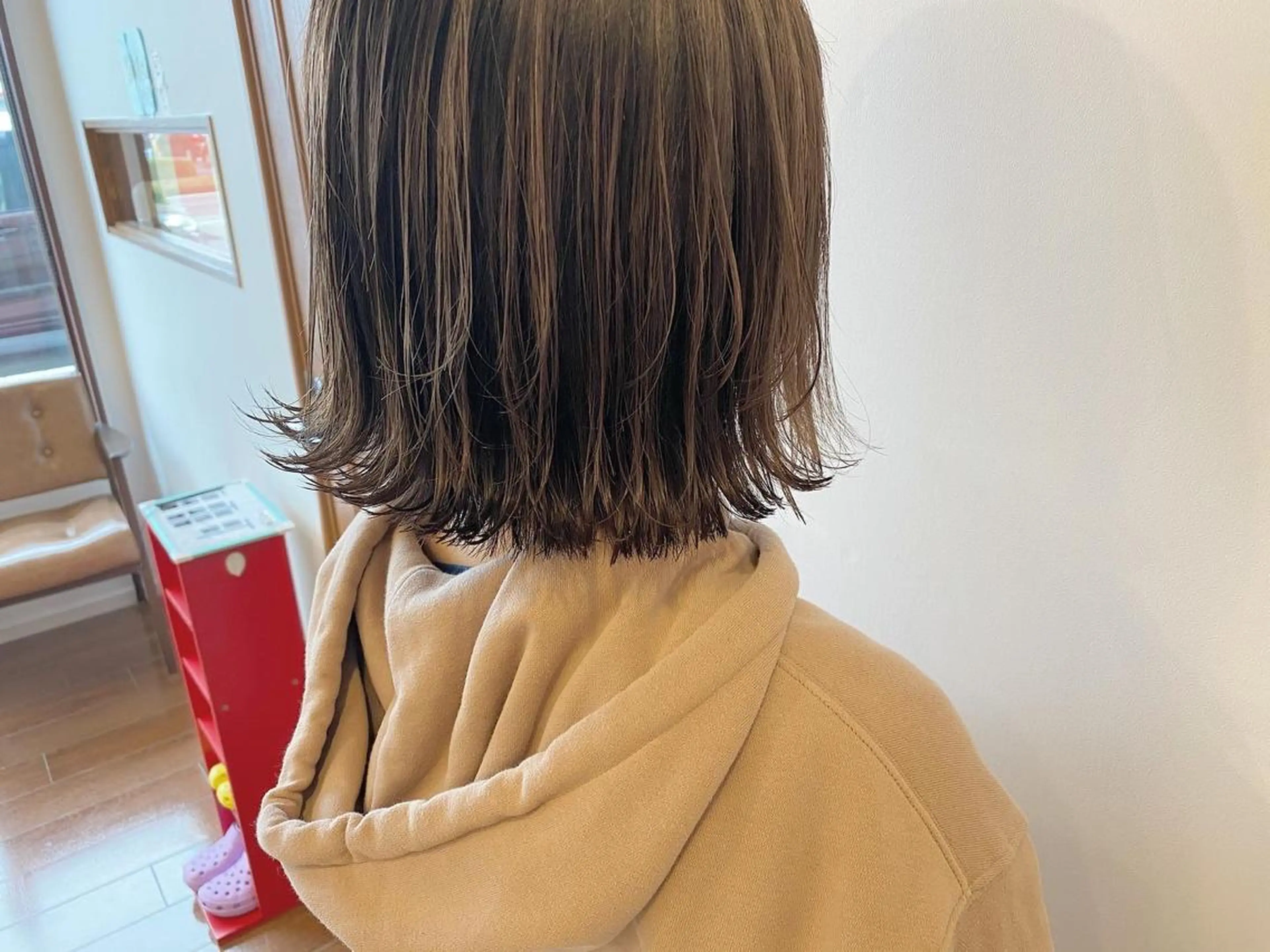 ショート カラー 切りっぱなしボブ ベージュカラー ボブ 外ハネヘア カット ヘアカラー トリートメント 鈴木 翔梧のヘアスタイル