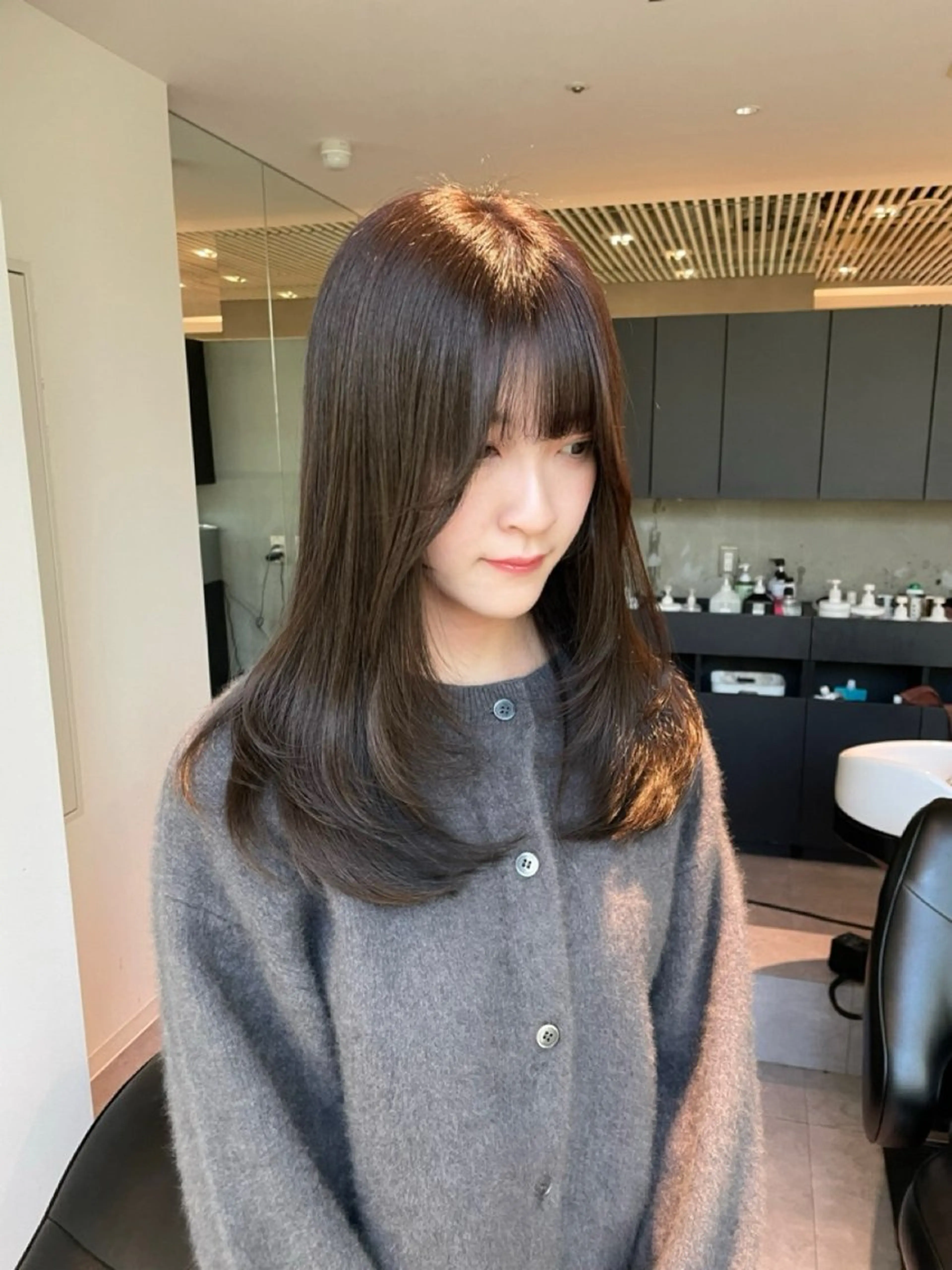 セミロング 銀座／レイヤーカット 🤍内野すみれのヘアスタイル