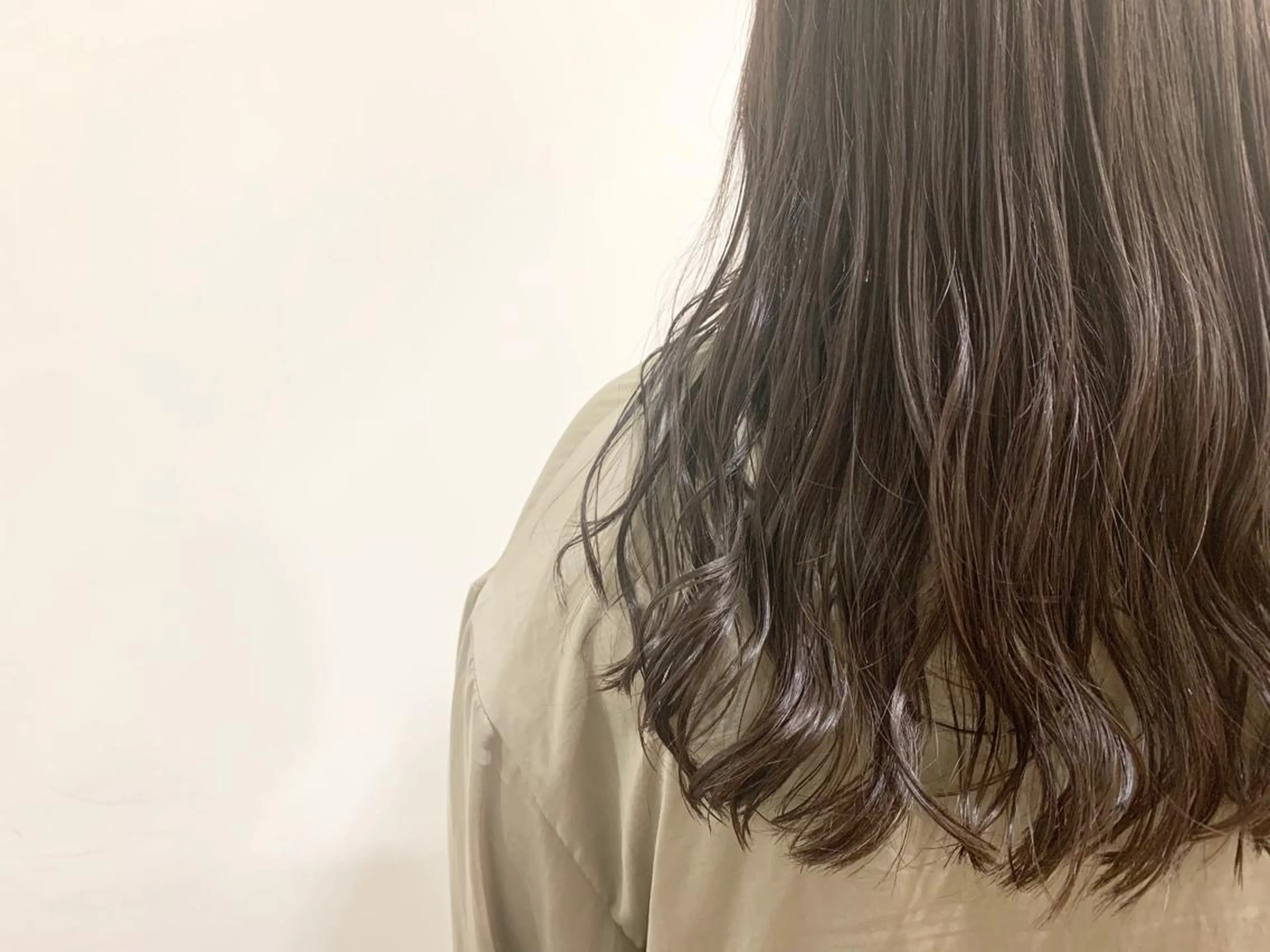 セミロング カラー アッシュ アッシュグレー アッシュグレージュ グレージュ 竹内 康浩のヘアスタイル