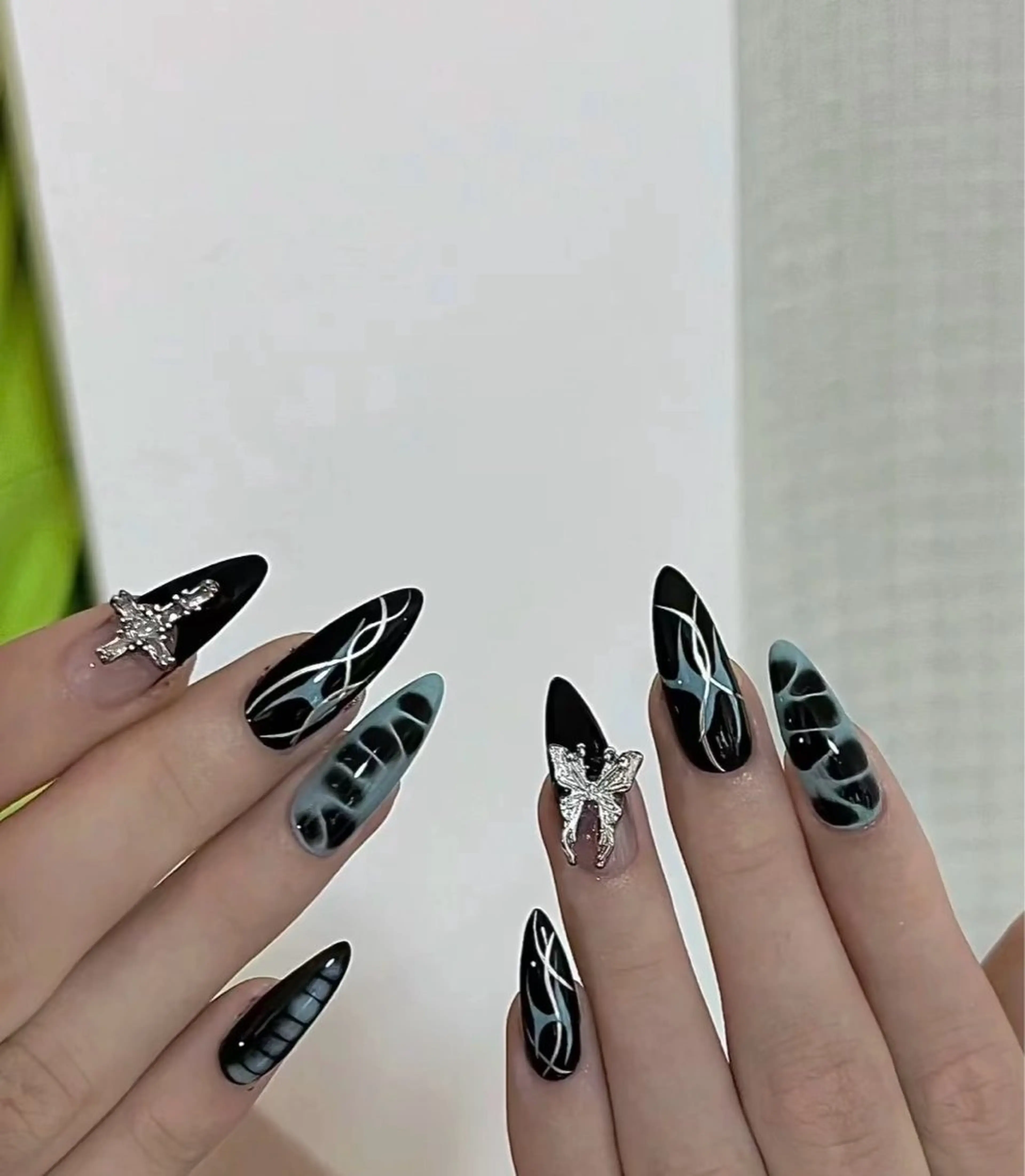 ネイル 成人式 ジェルネイル ネイルチップ ハンドネイル Momoa nail salon所属・MoMoA Nail ネイル長さ出し専門店のネイルデザイン