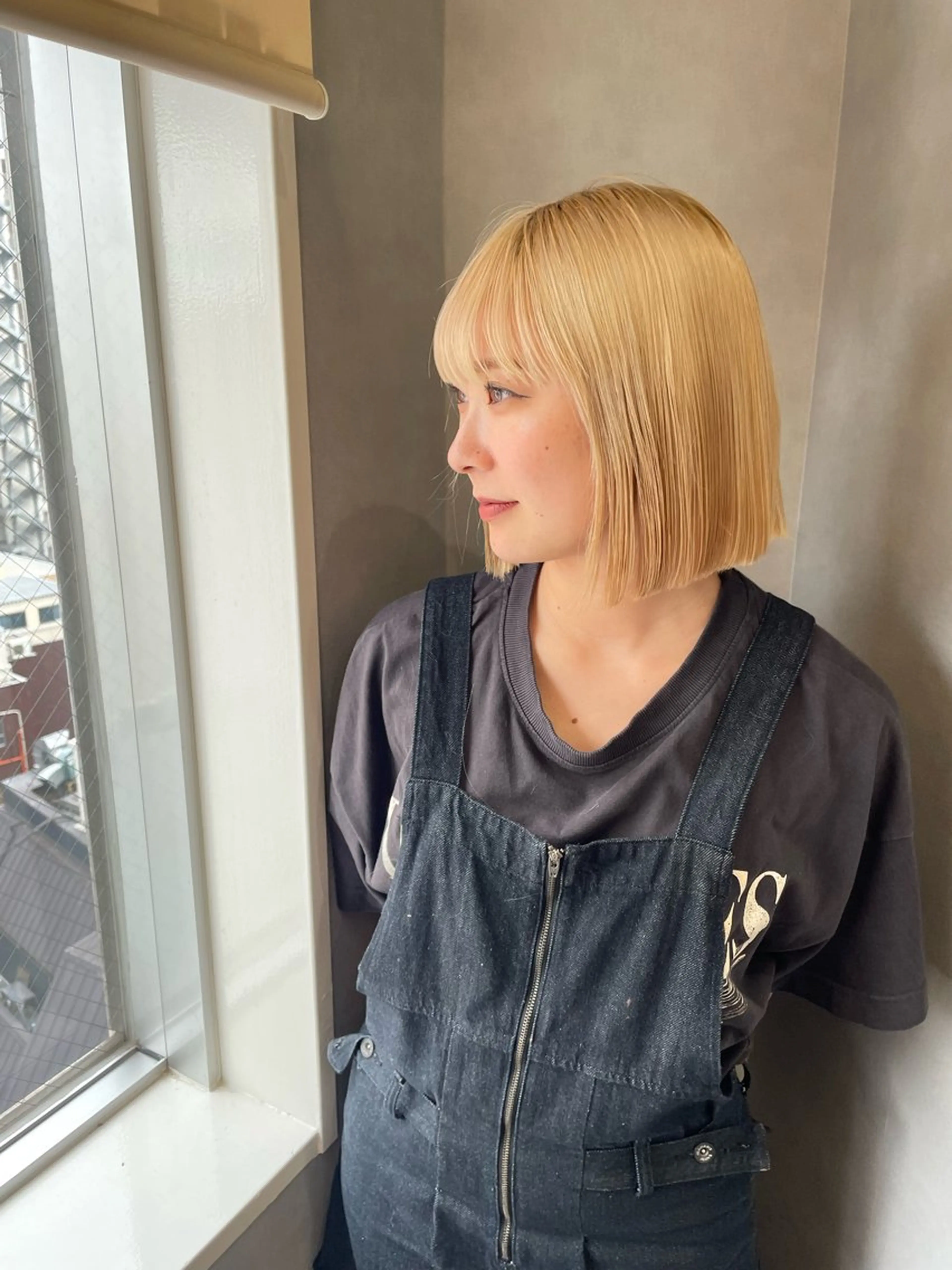 ミディアム カラー ブロンド yui/ layer cutのヘアスタイル