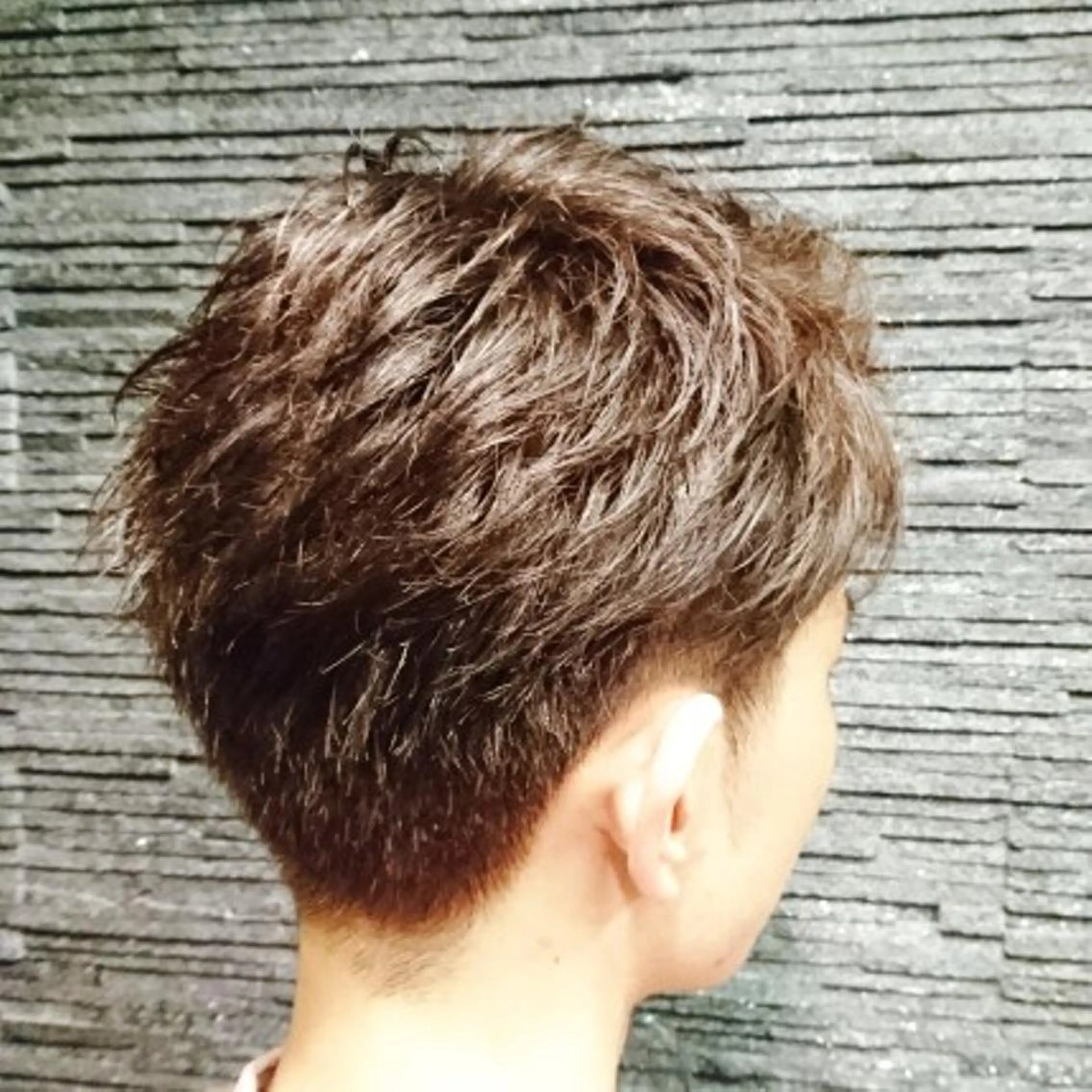 ミディアム BroTokyo 有楽町アシスタントのヘアスタイル
