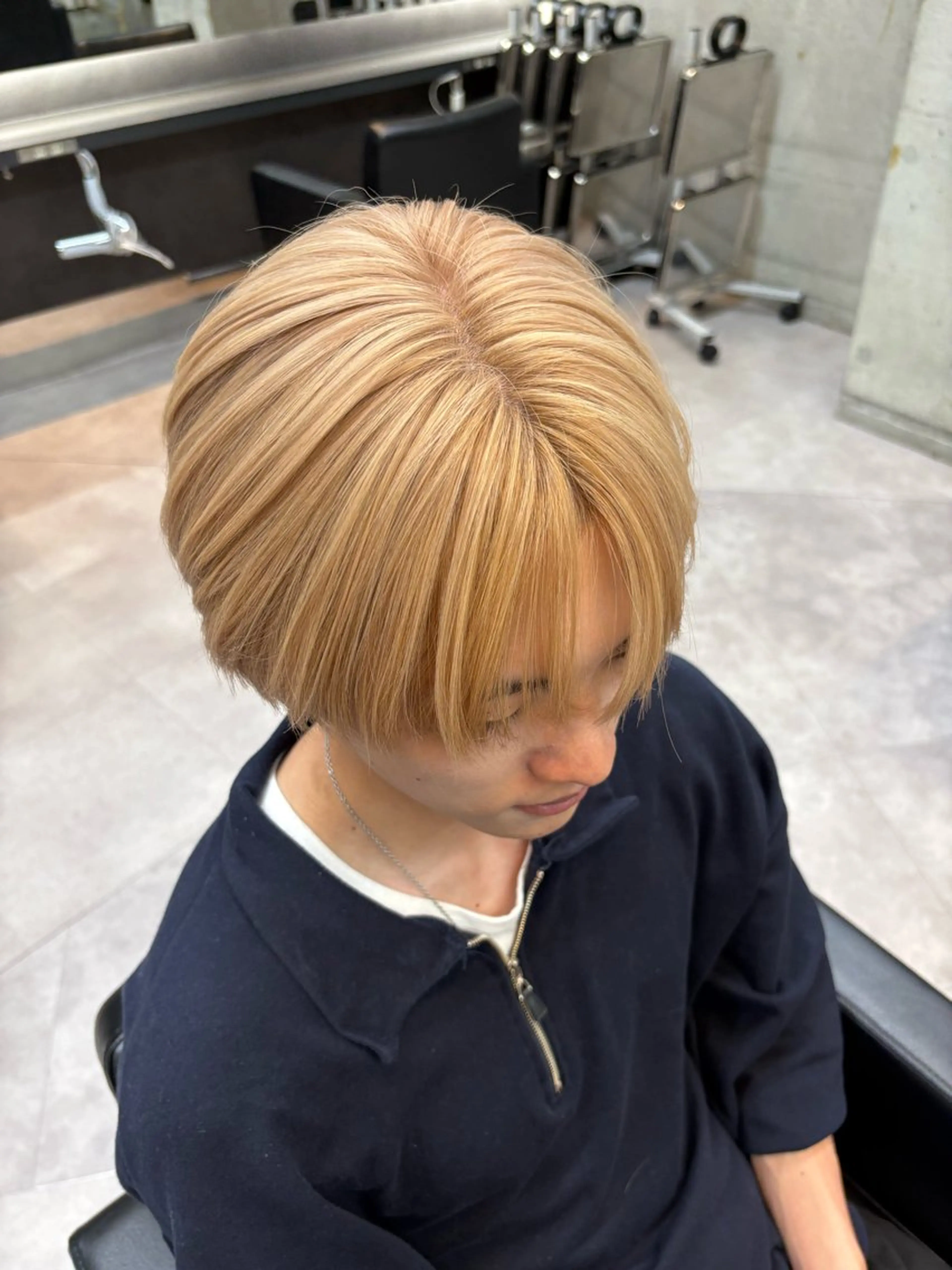 カラー メンズ メンズブリーチ ベージュカラー ブリーチ ヘアカラー タク エルのヘアスタイル