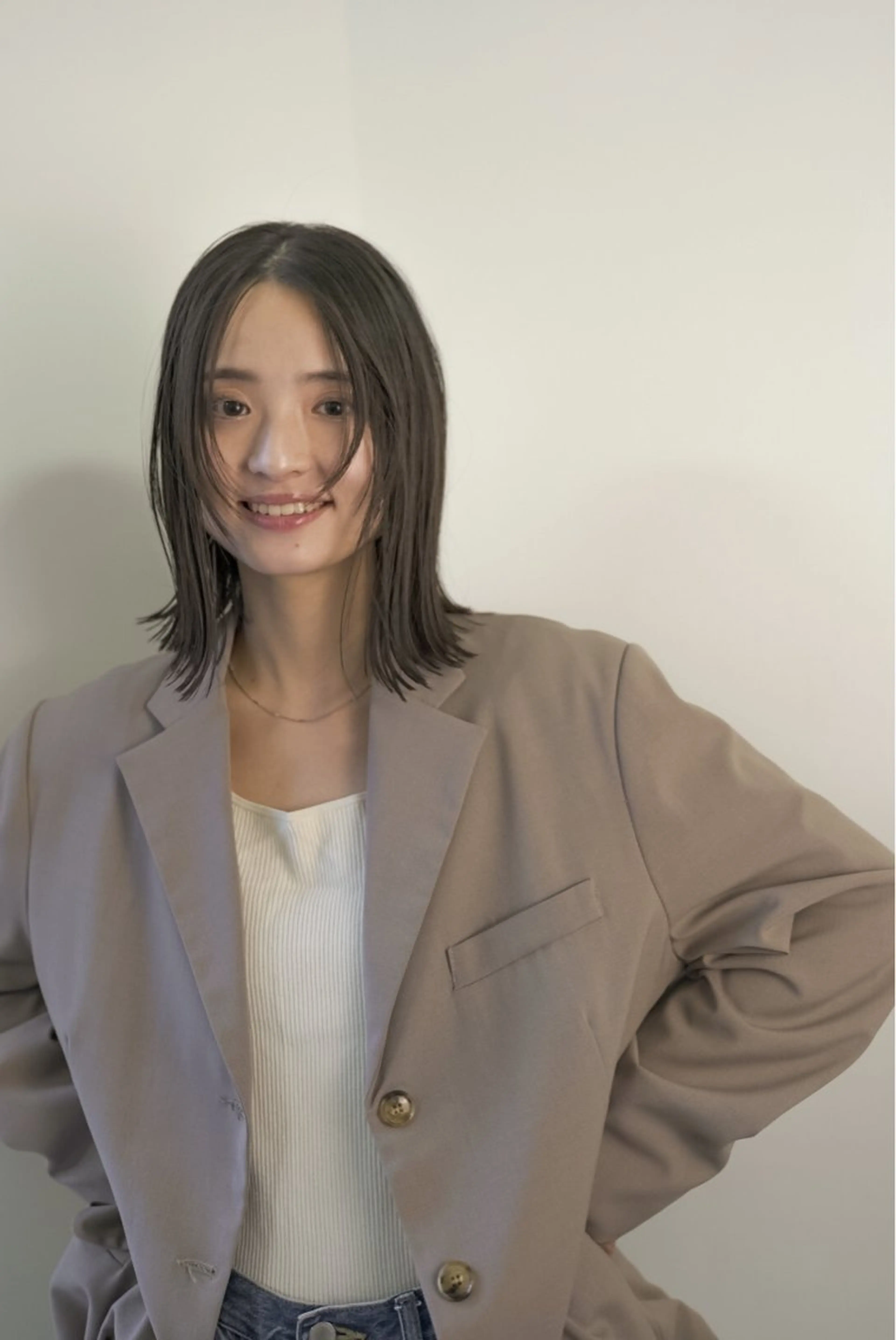 ミディアム THE DAY所属・AKI HASHIMOTOのヘアスタイル