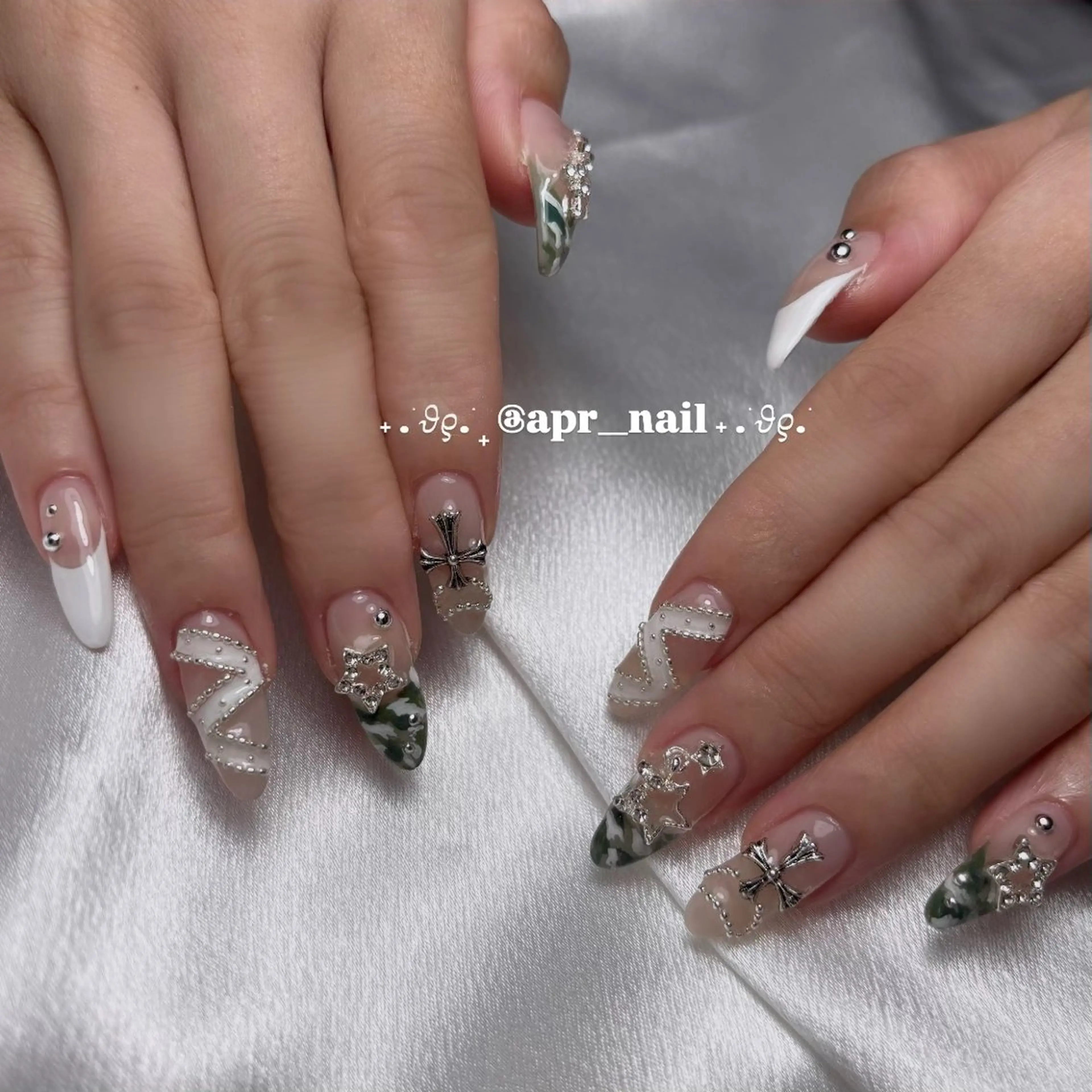 ネイル ジェルネイル 持ち込み ハンドネイル Nailsalon apricotのネイルデザイン