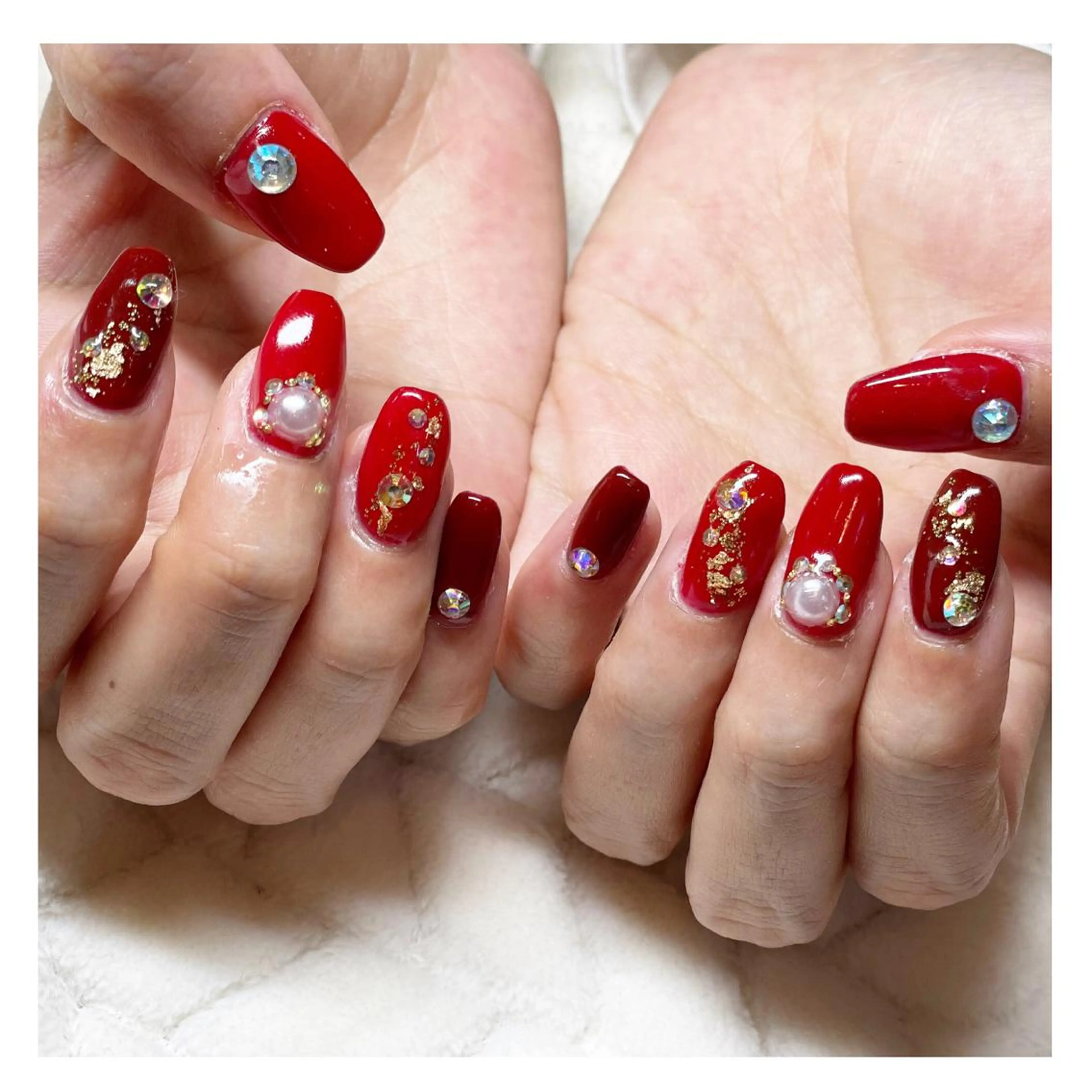ネイル アートネイル ジェルネイル キラキラネイル 赤色 ハンドネイル LaLa Peach 福岡のマツエク・マツパデザイン