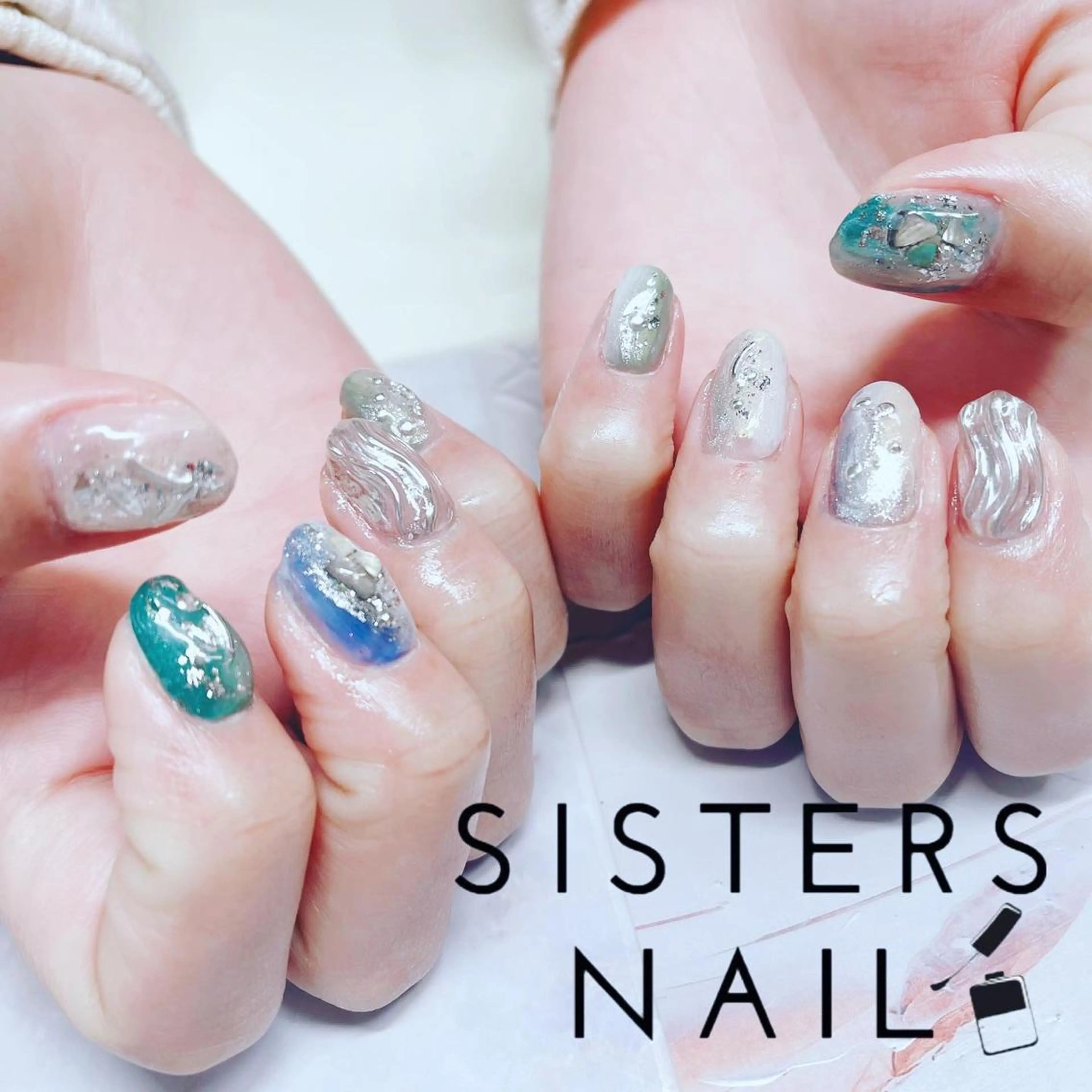 ネイル アートネイル グリーン キラキラネイル ラメ(グリッター) ミラーネイル sisters nail.fのネイルデザイン