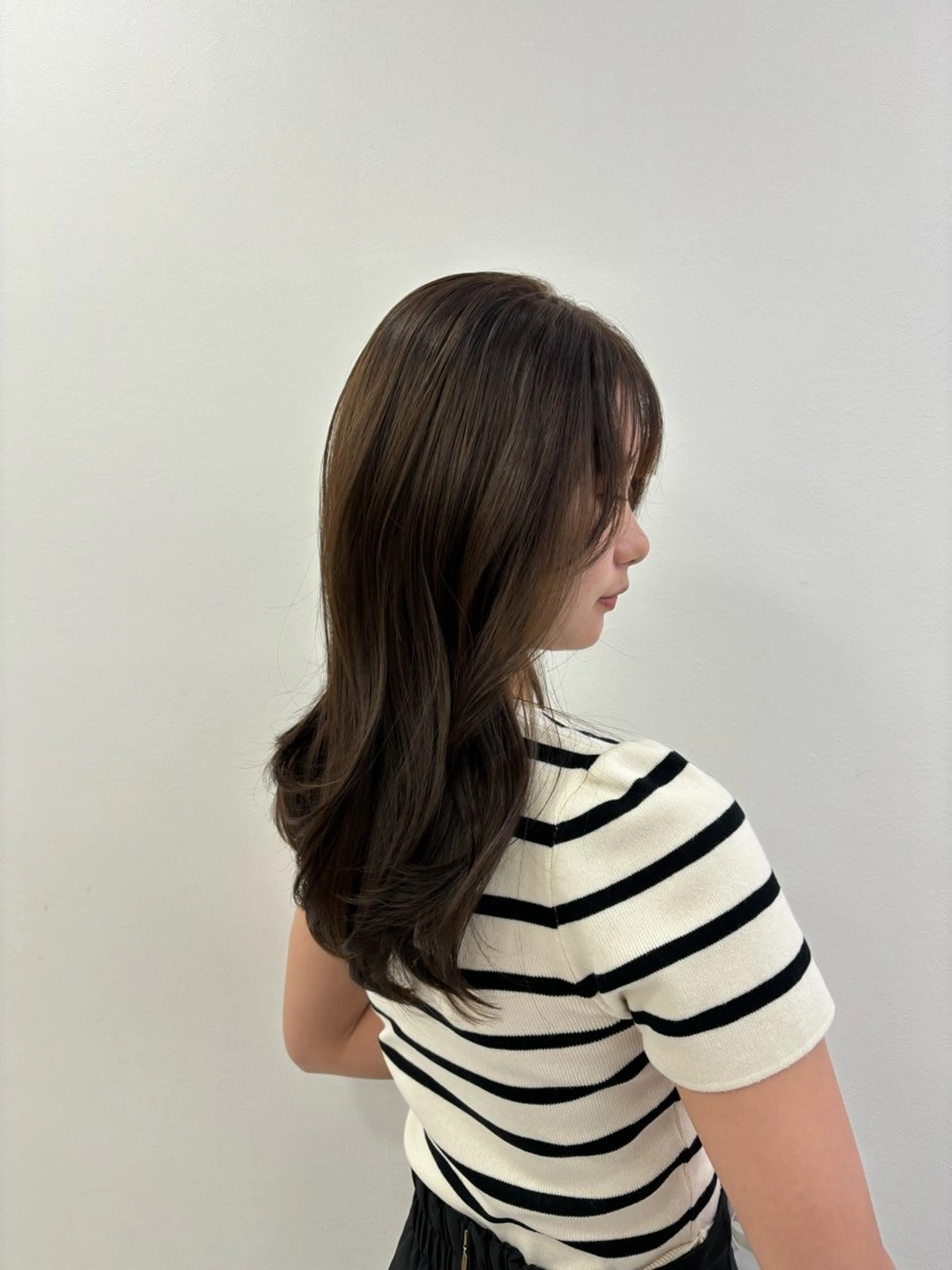 セミロング カラー カット ヘアカラー トリートメント ヘッドスパ ヘアセット 韓国レイヤー ハッシュカットのヘアスタイル