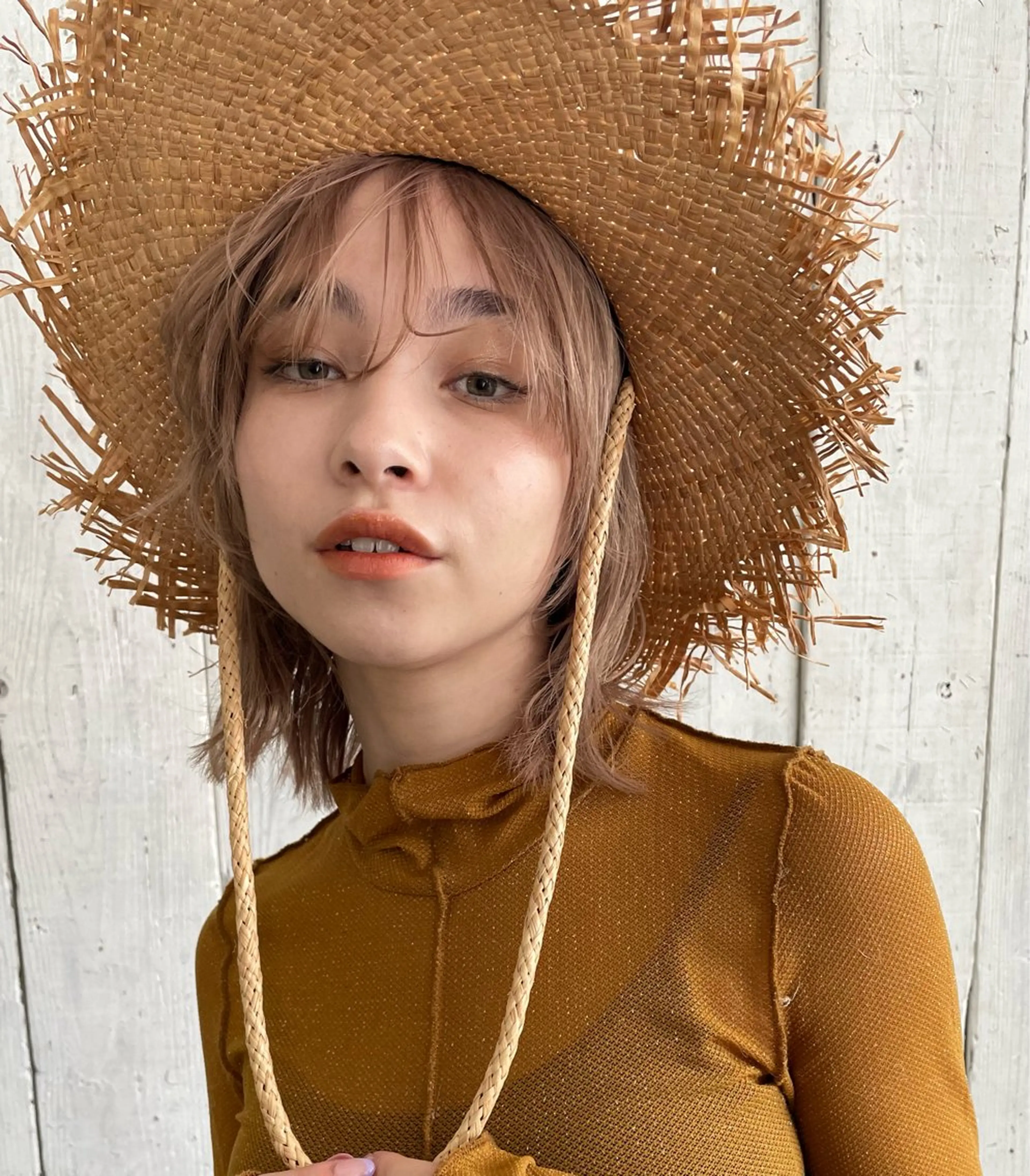 ミディアム カラー ミディアムレイヤー ベージュカラー ブリーチ ハイトーンカラー レイヤーカット Kouta/似合わせ /パーマ/カラーのヘアスタイル