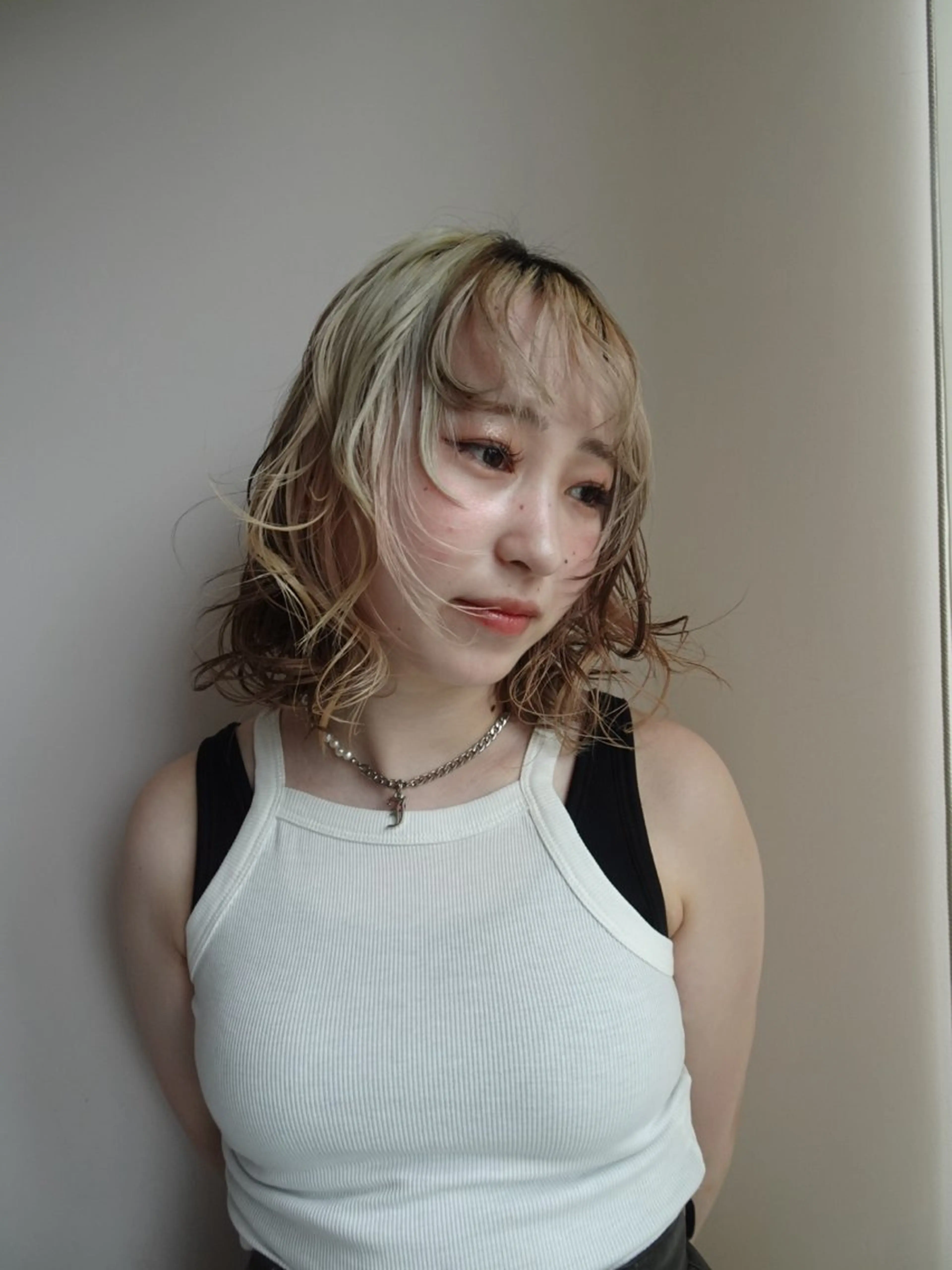 ミディアム 愛加メンズパーマ・ ボブ・ピンクカラーのヘアスタイル