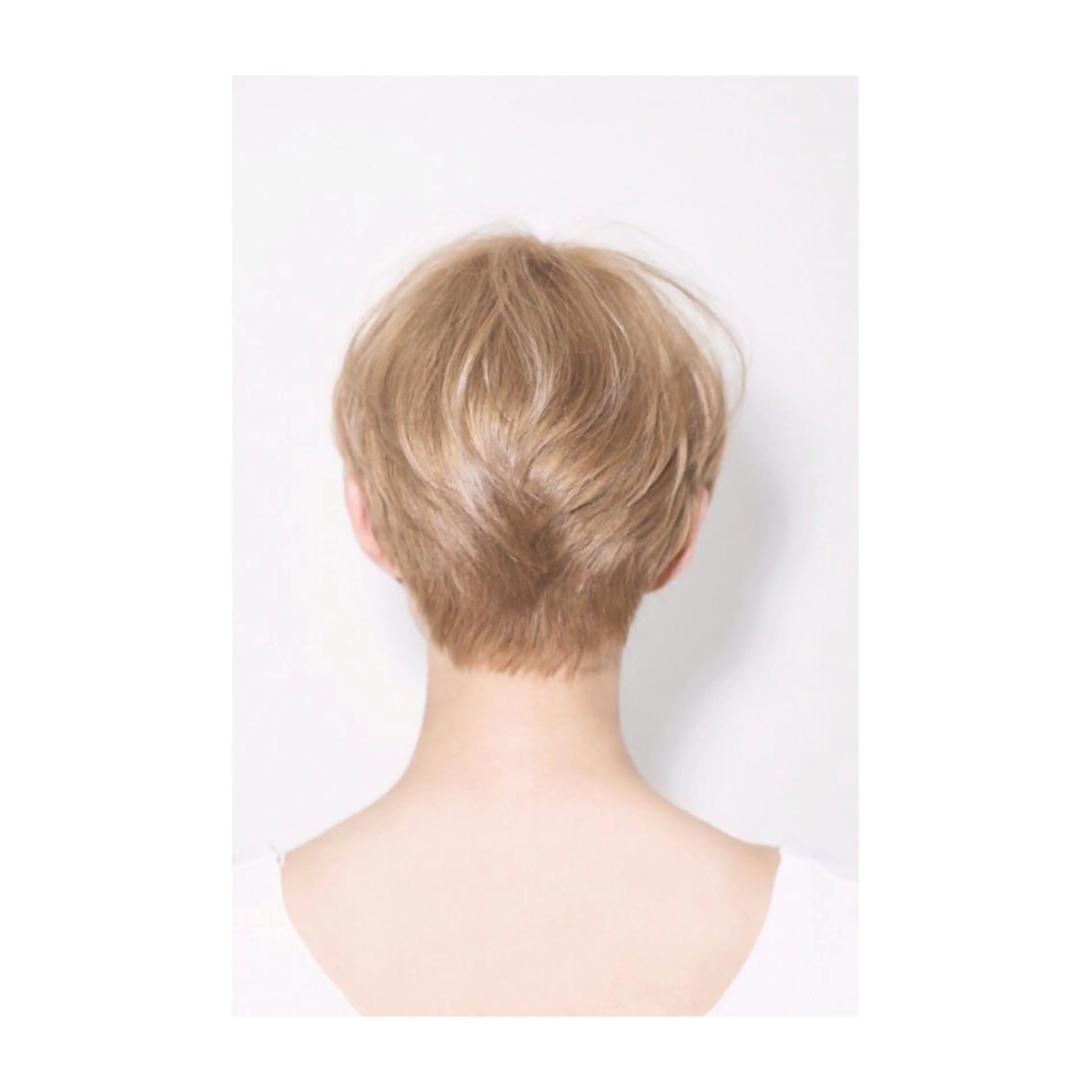 ショート ミディアム カラー 似合わせカット ショートヘア アオガミ （前髪顔周りカット）のヘアスタイル