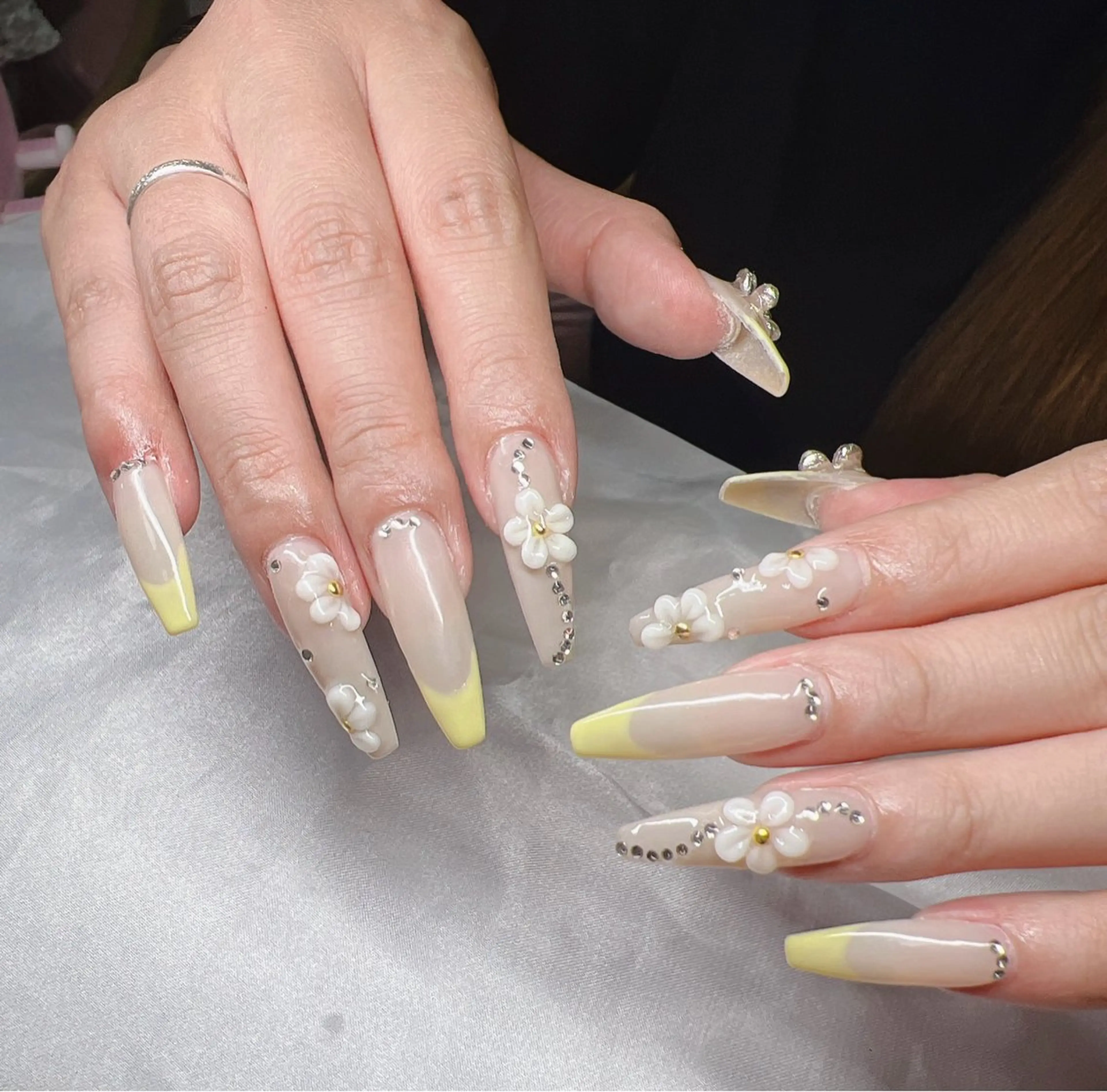 ネイル 長さ出し グラデーション 卒業式 キラキラネイル マグネットネイル ハンドネイル Lee Nailsのネイルデザイン