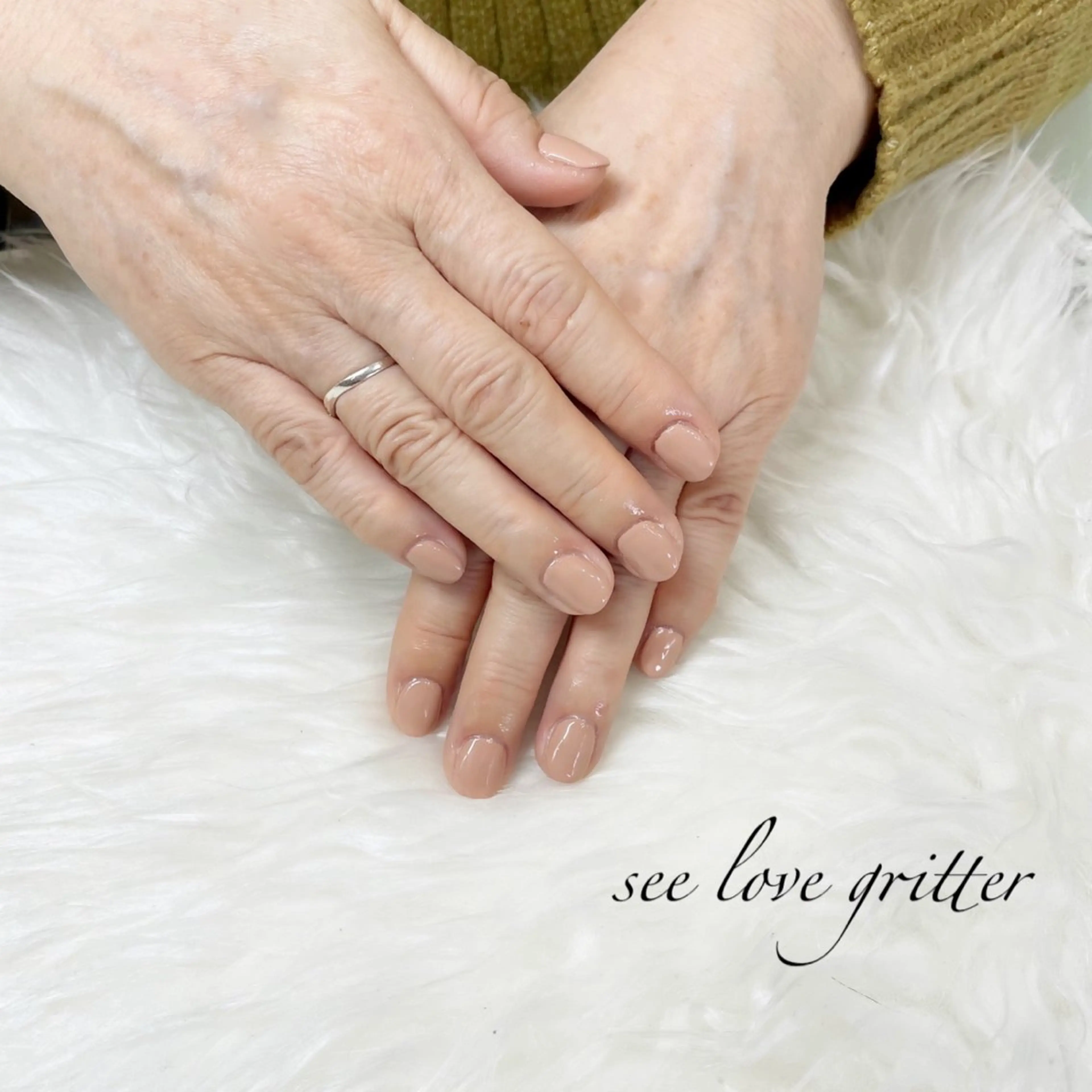 ショート see love gritterのネイルデザイン