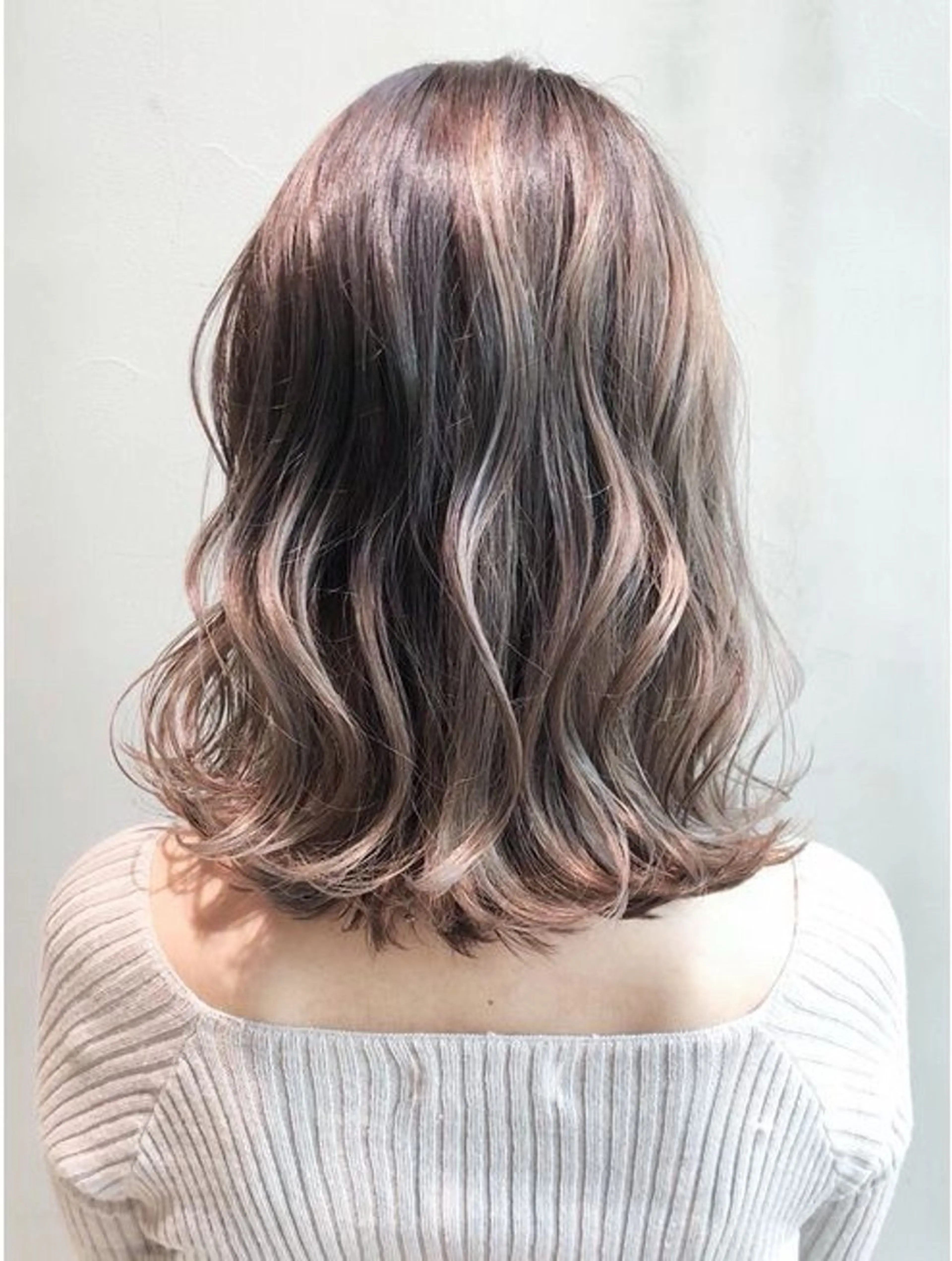 ミディアム カラー パーマ ミディアムパーマ トリートメント 撮影モデル 森山 陽菜のヘアスタイル