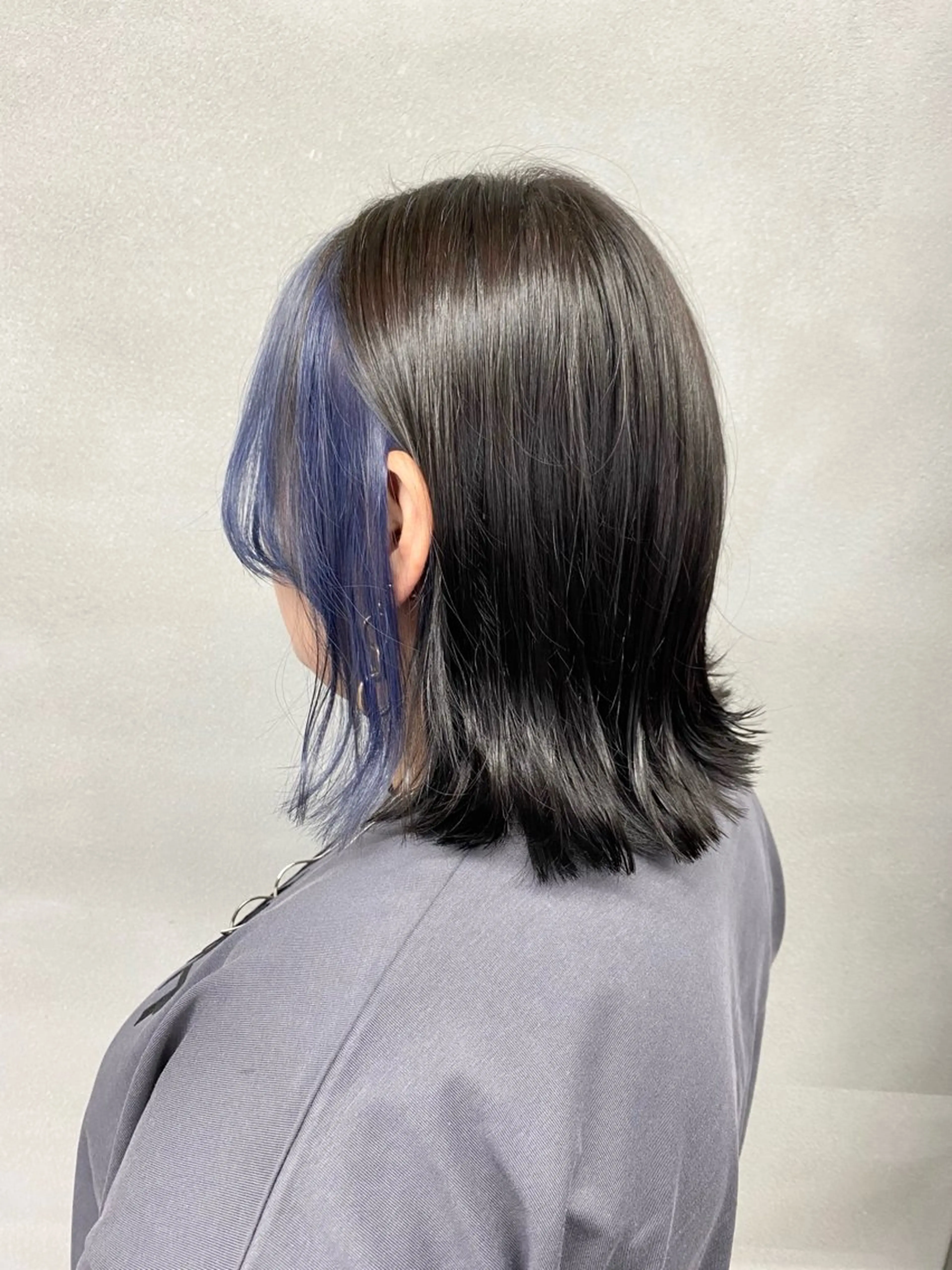 ミディアム カラー ミストバング ブリーチ ブルーカラー 透明感カラー デザインカラー カット ヘアカラー 柏 デザインカラー/ レイヤー🐣シオリのヘアスタイル