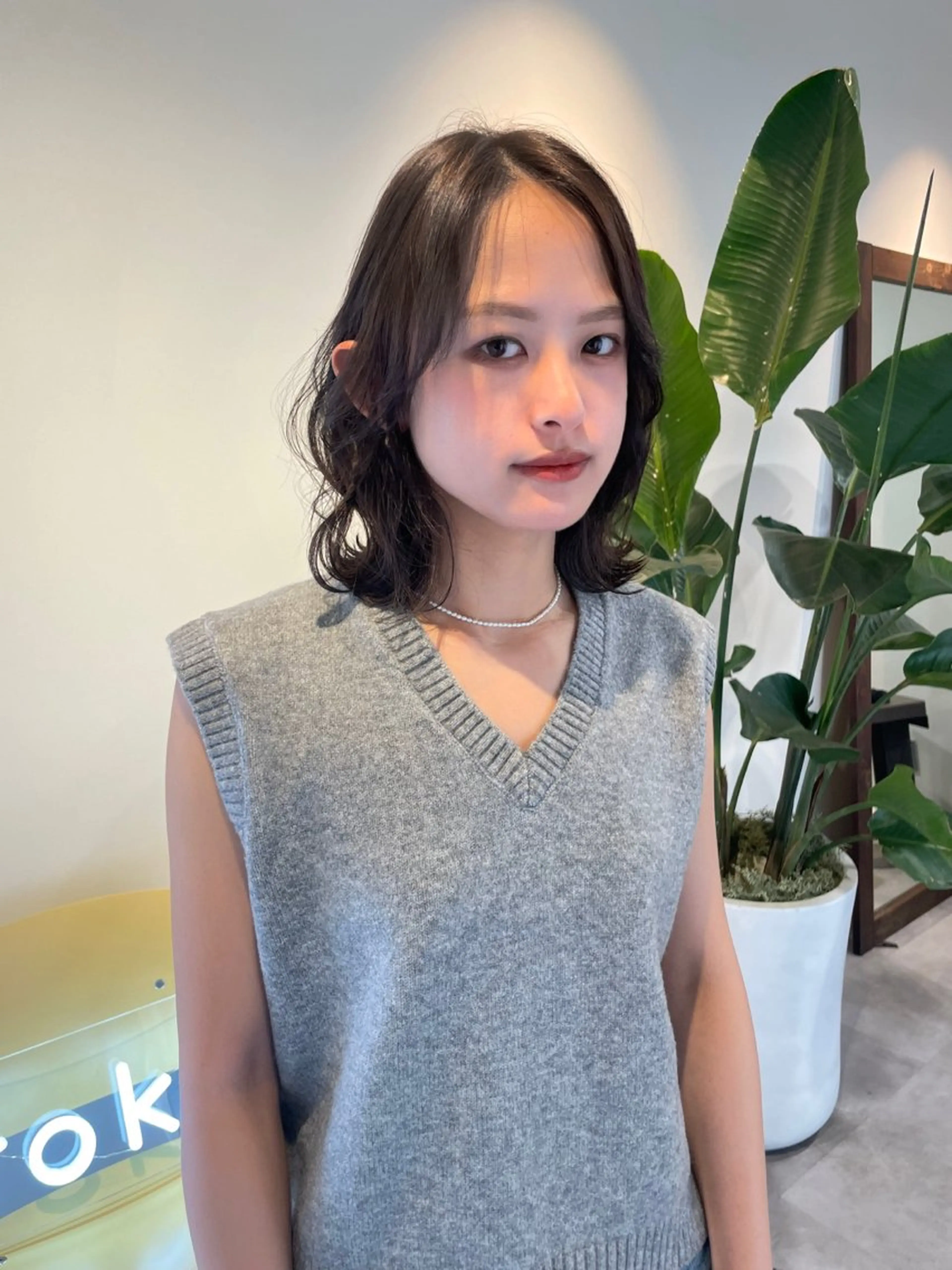 ミディアム カラー グレージュ ボブ カット ヘアカラー トリートメント 若月 あやかのヘアスタイル
