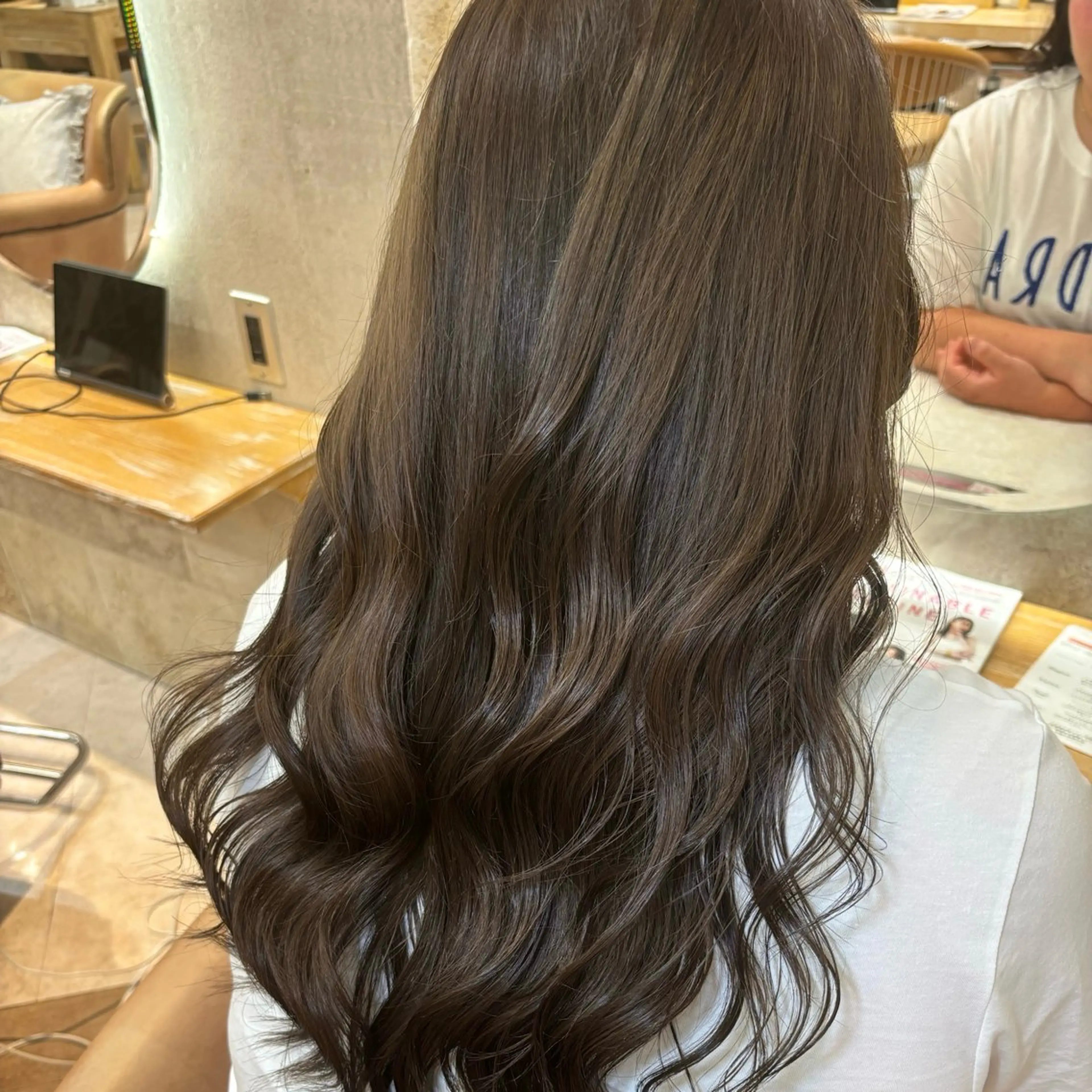 ロング カラー 棚瀬 寧麻のヘアスタイル